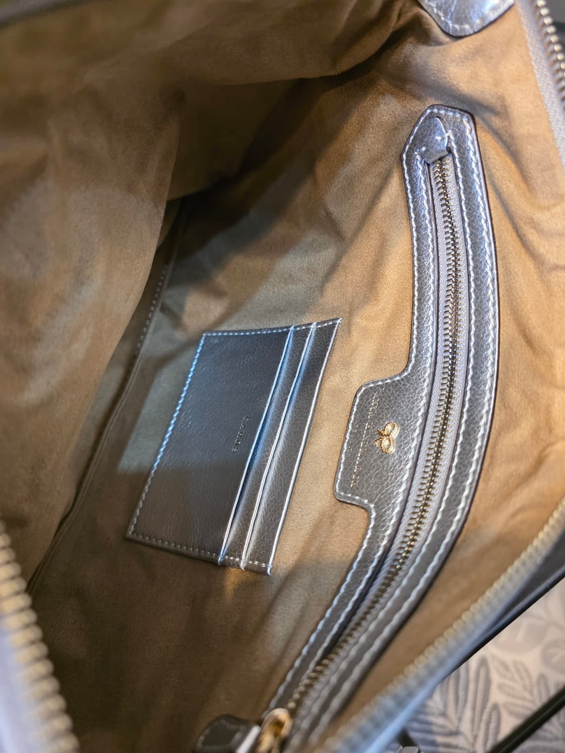 안냐 힌드마치 해브어 나이스데이 메탈릭 레더파우치 상품이미지6