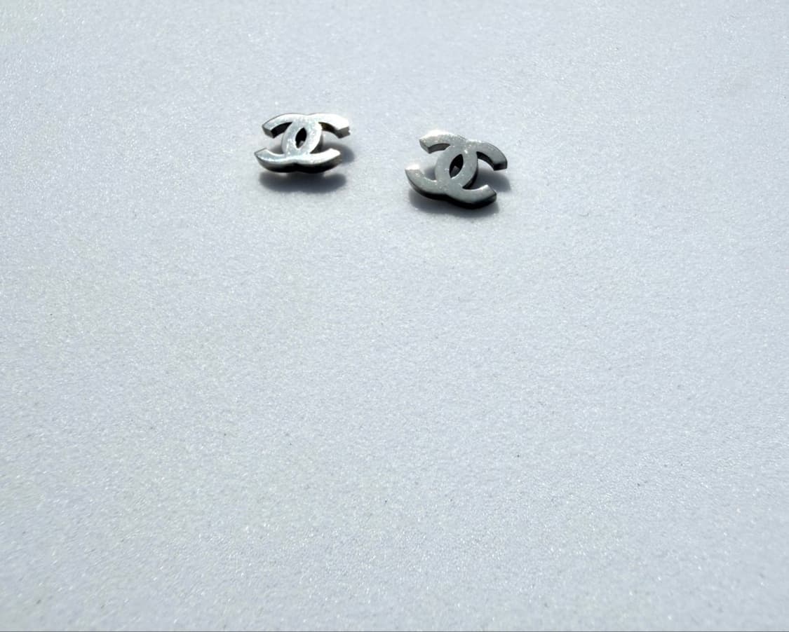 샤넬 심플 실버 이어링 상품이미지7
