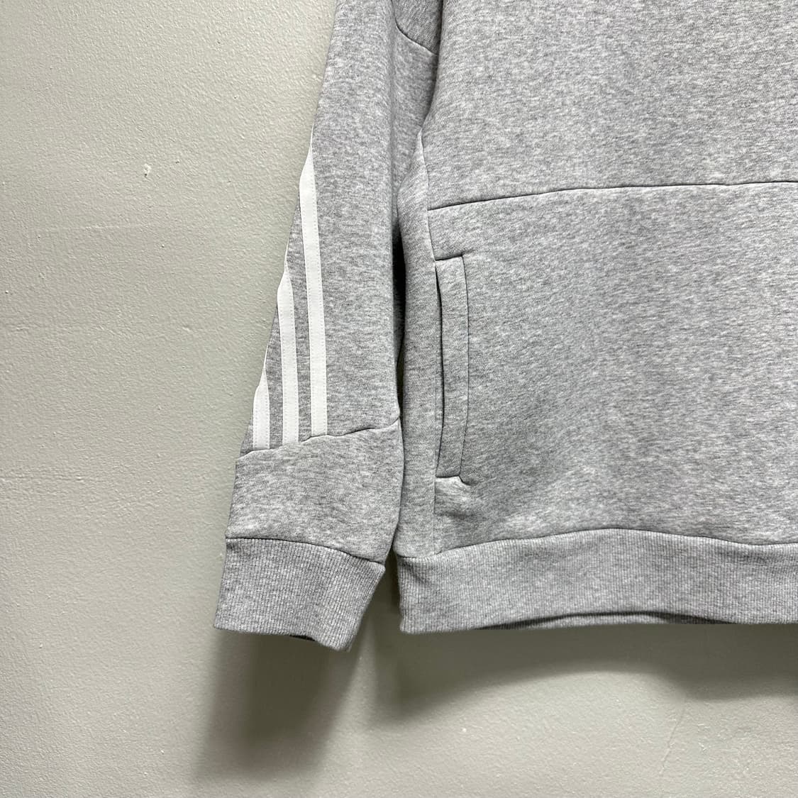 아디다스 백프린팅 디자인 맨투맨 상품이미지3