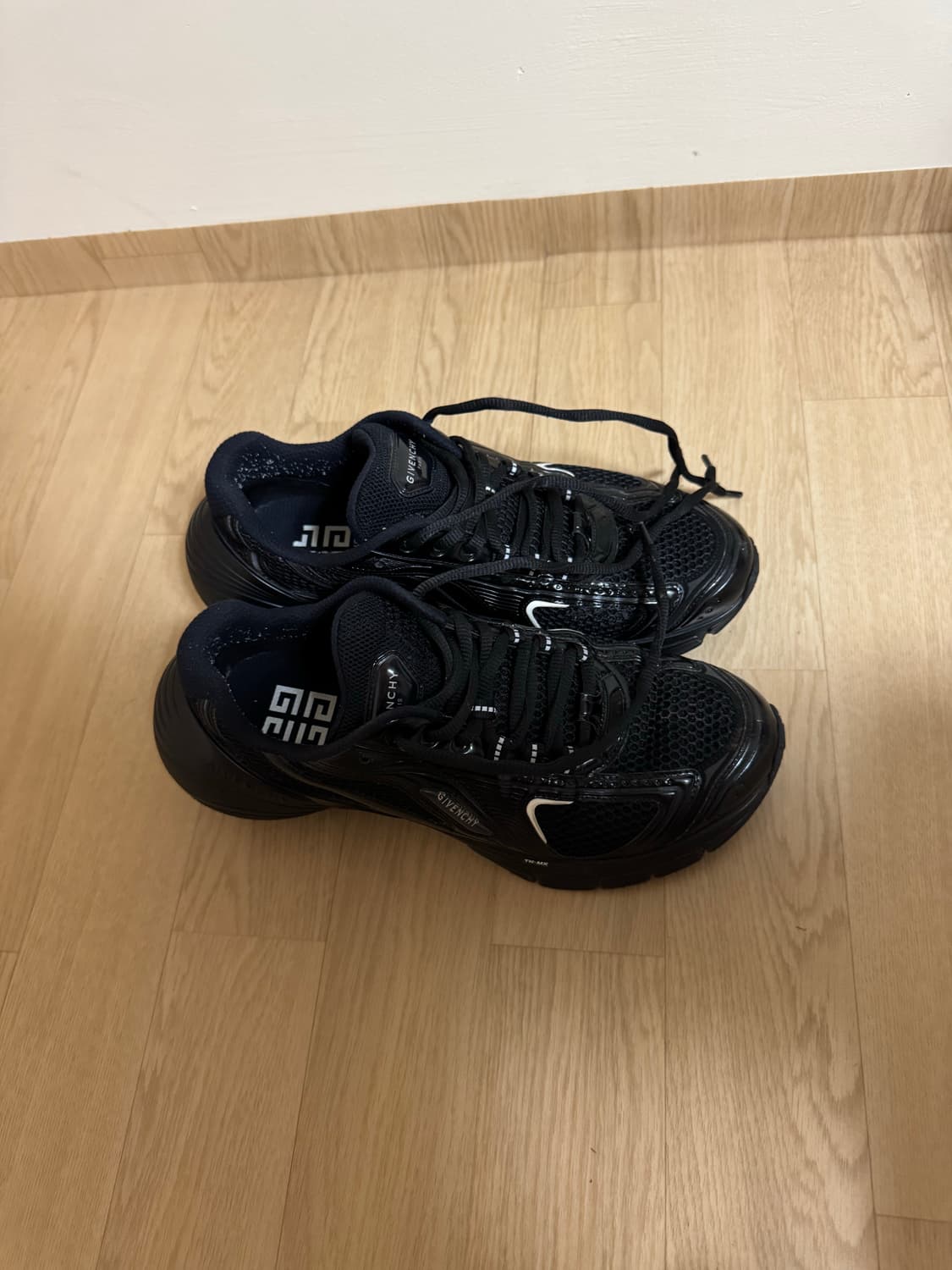 지방시 TK-MX 메쉬 러너 스니커즈 블랙 41 상품이미지2