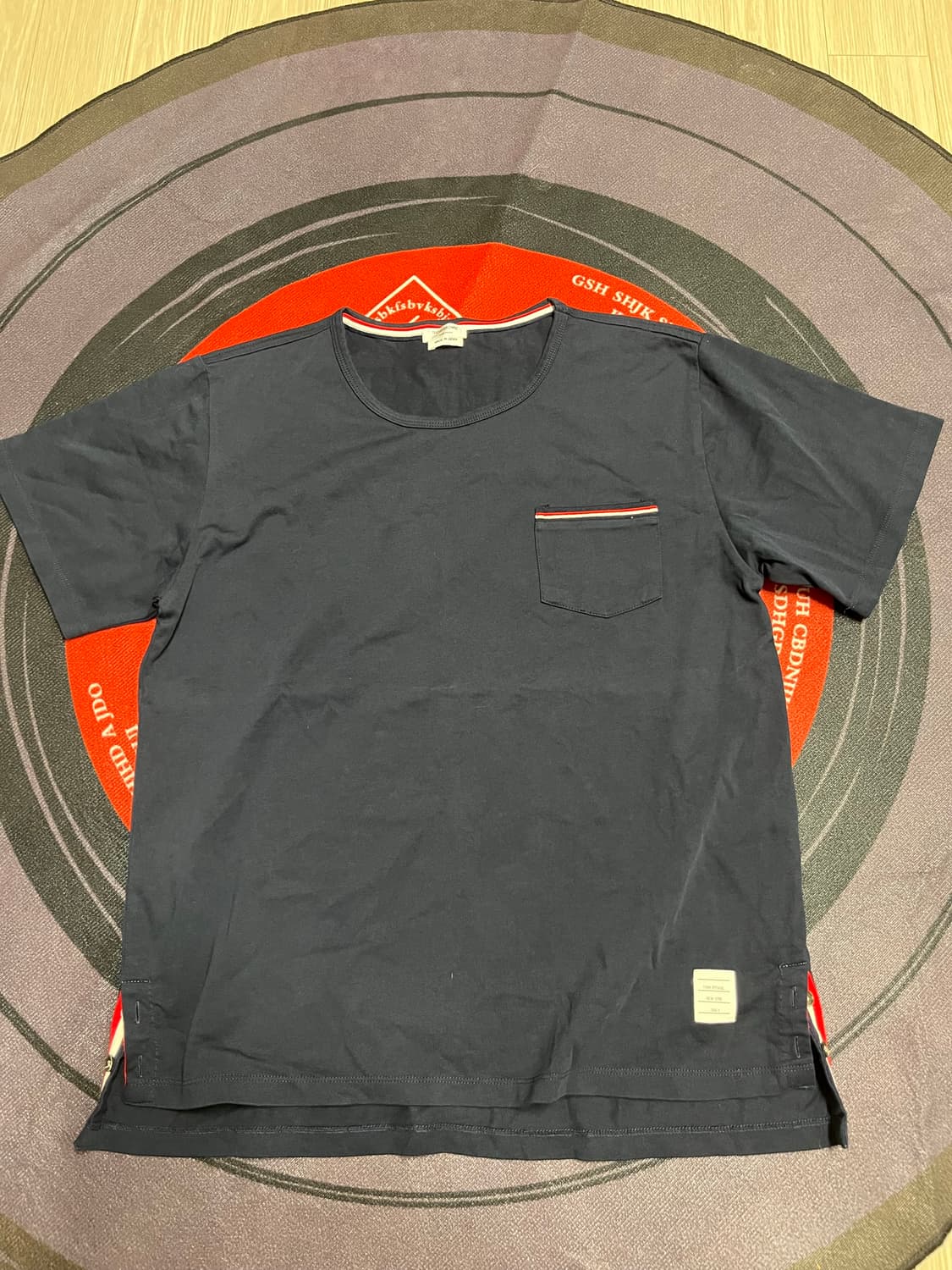 톰브라운 삼선 포켓 반팔티 Size.2 상품이미지1