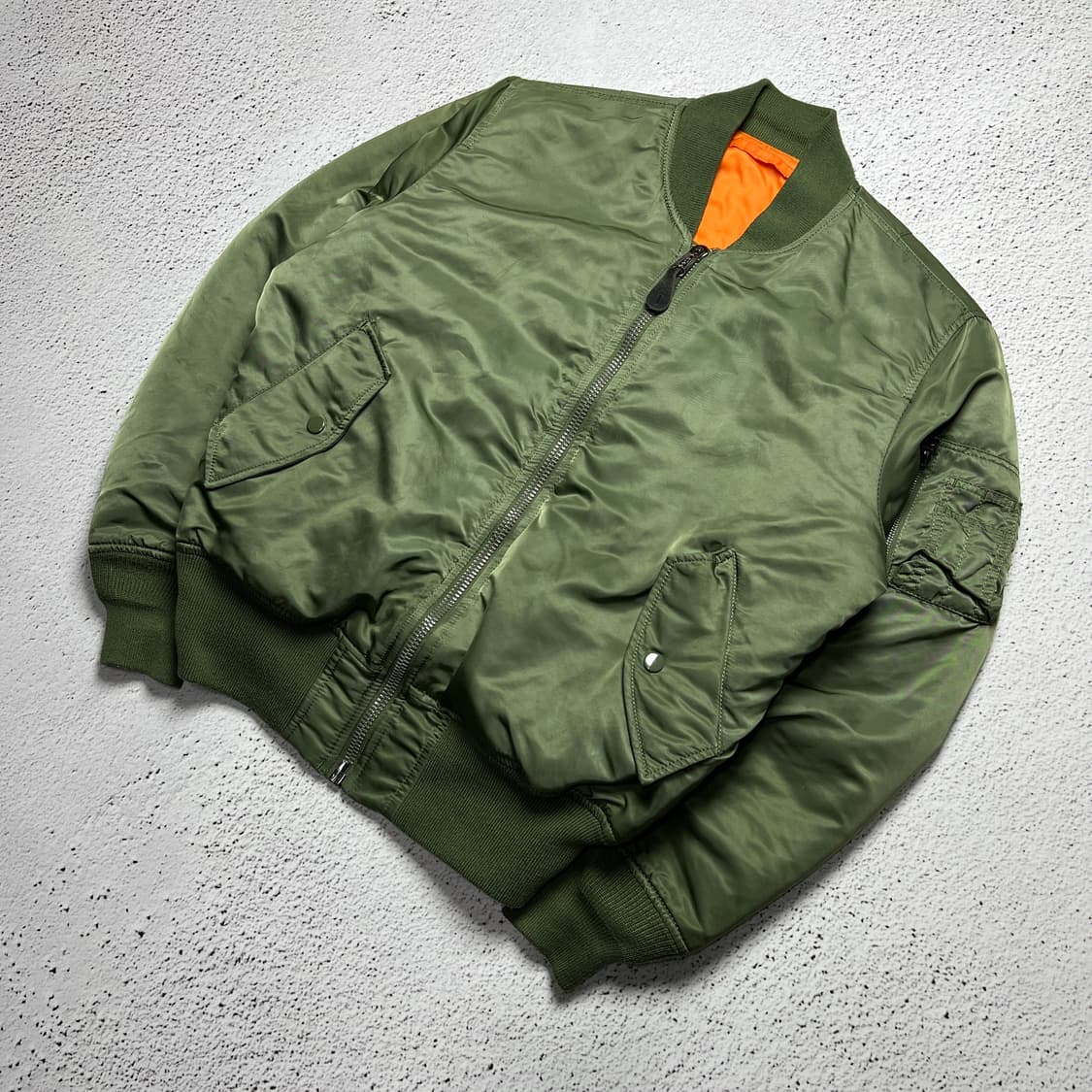 Alpha Industries MA-1 Flight Jacket 상품이미지1