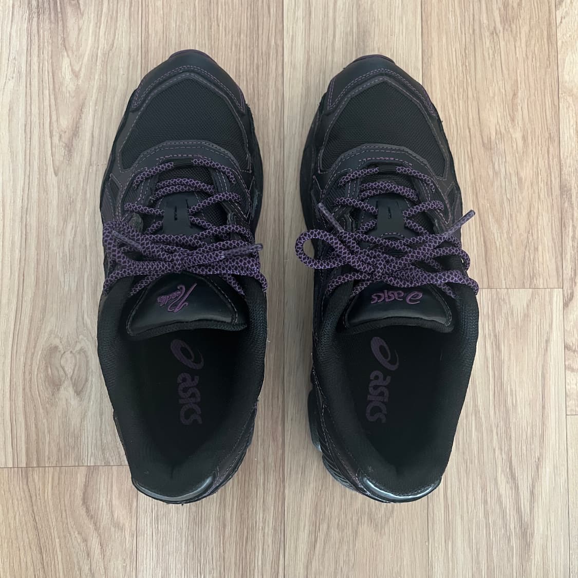 아식스 니들스 젤 NYC 블랙 퍼플 255 상품이미지1