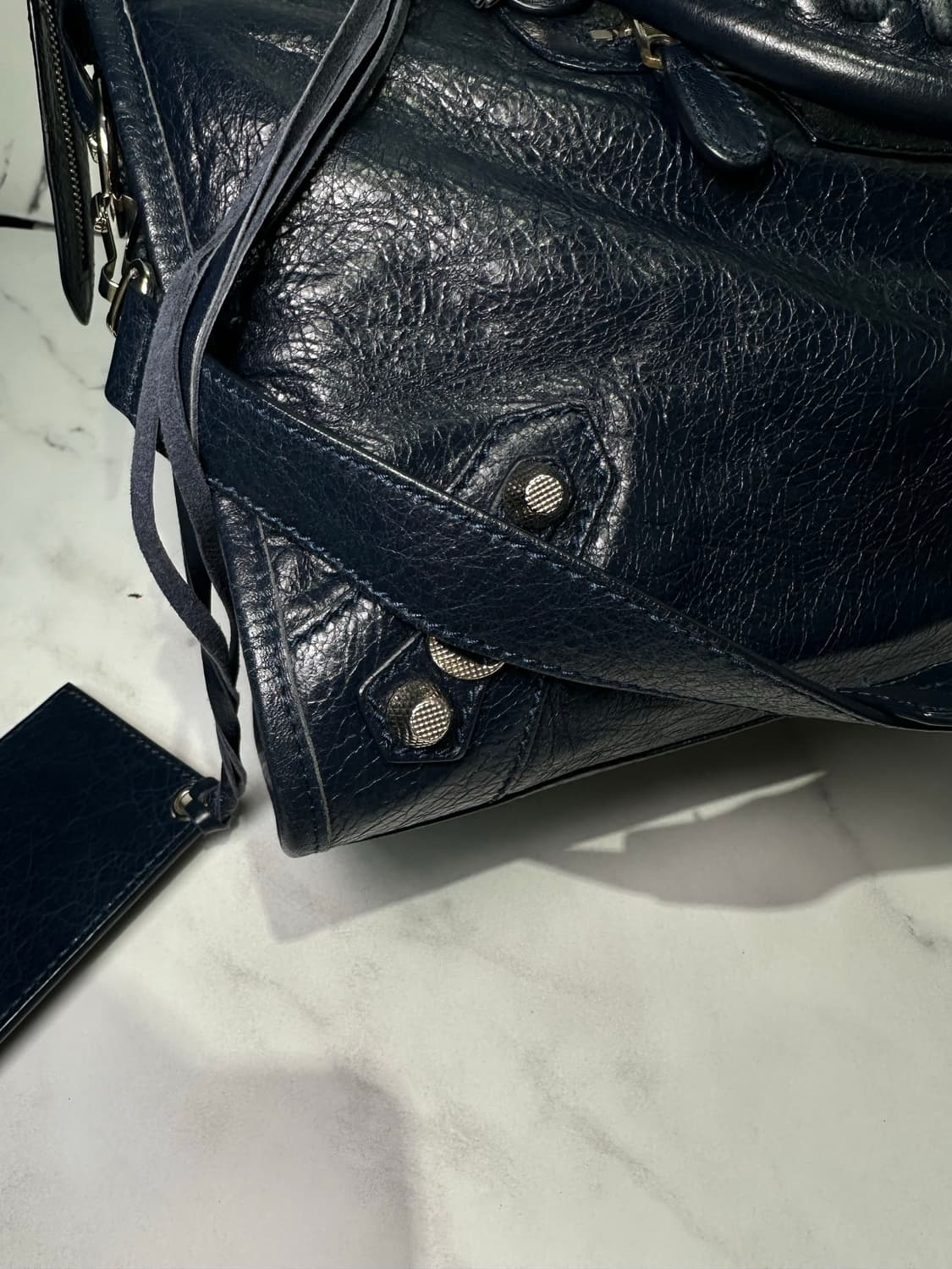 [A+ 정품] 발렌시아가 시티 모터백 미디움 다크네이비 상품이미지5