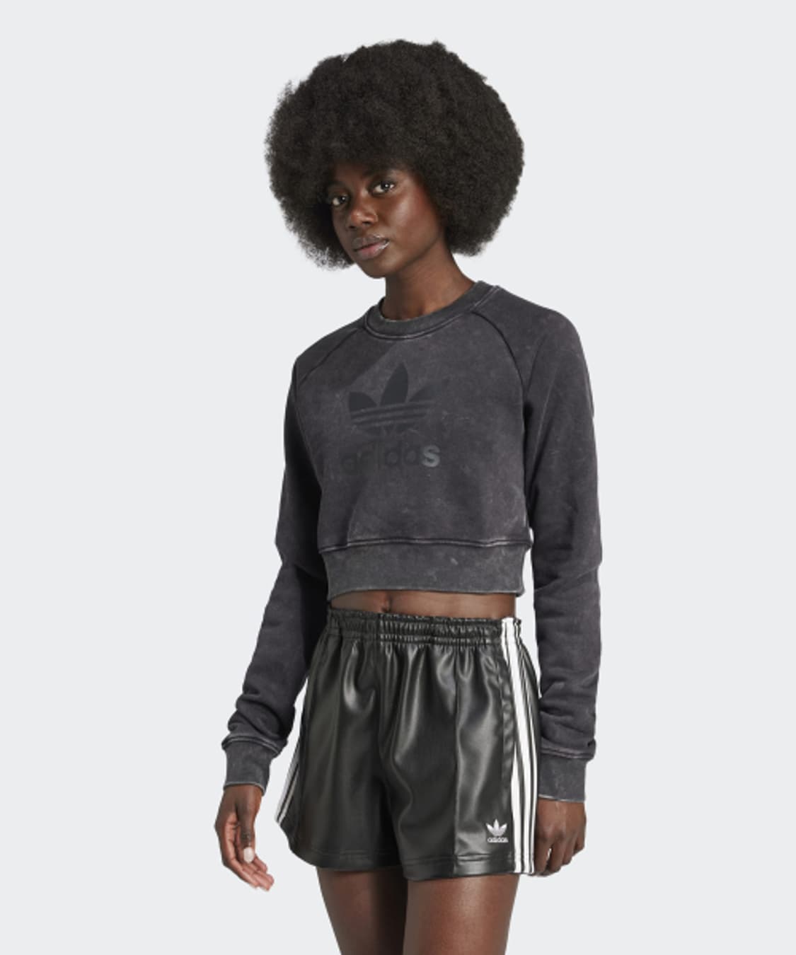 아디다스 기모  트레포일 블랙 워싱 크롭 맨투맨   상품이미지1