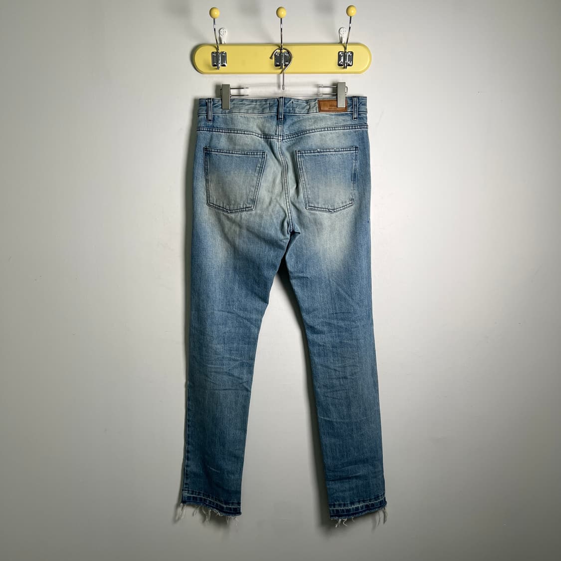 15SS AMI 아미 디스트로이드 워싱 슬림 데님 팬츠 32 상품이미지3