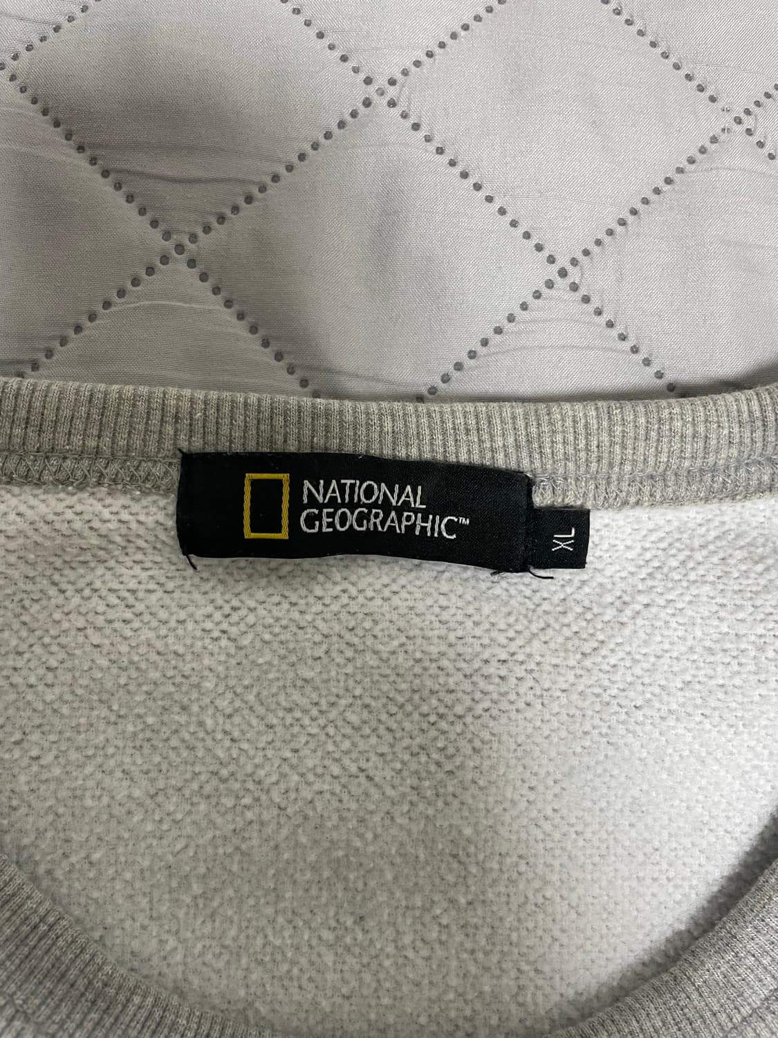 내셔널지오그래픽 자수 맨투맨 그레이 상품이미지4