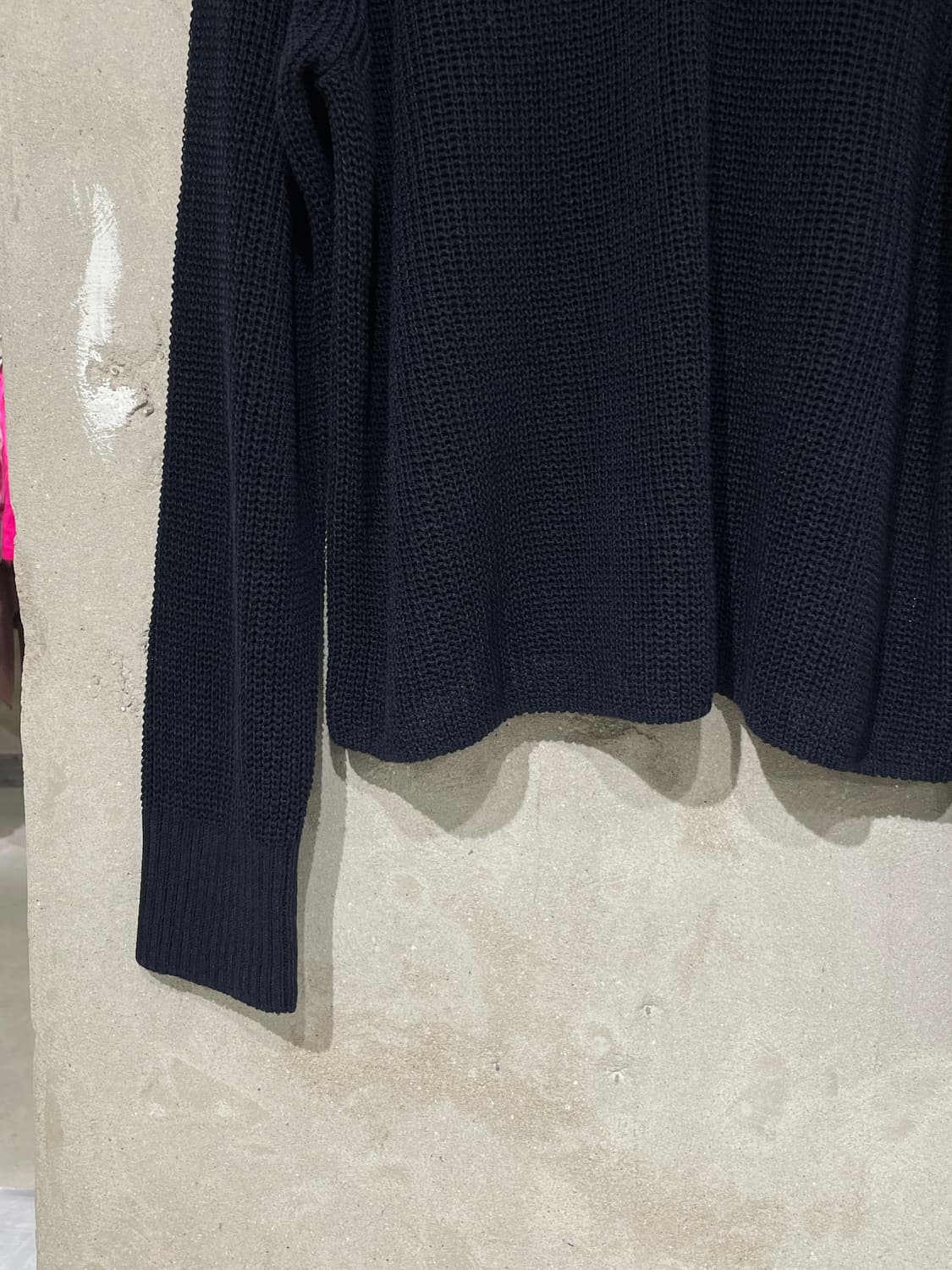 헤리티지플로스 블랙 펠트 린넨 V넥 스웨터 상품이미지4