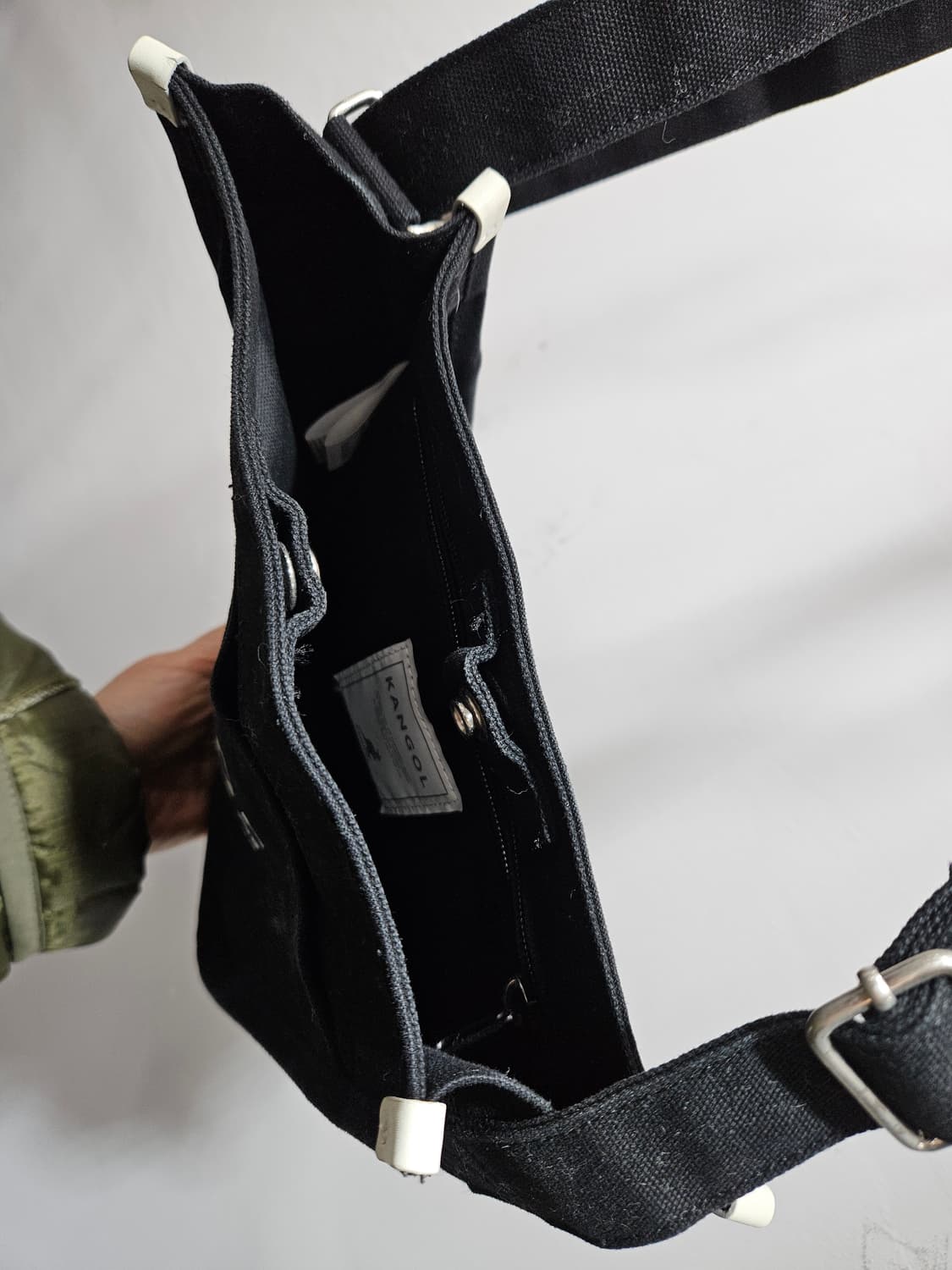캉골(KANGOL) 조이 캔버스 크로스백 블랙  상품이미지5