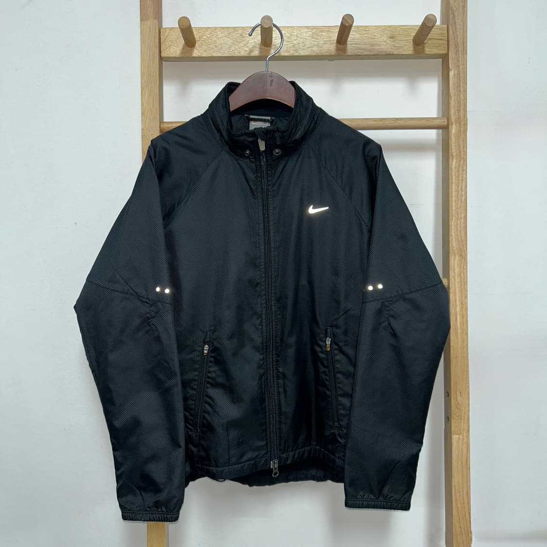 00s 나이키 스우시 로고 투웨이 바람막이 블랙 상품이미지4
