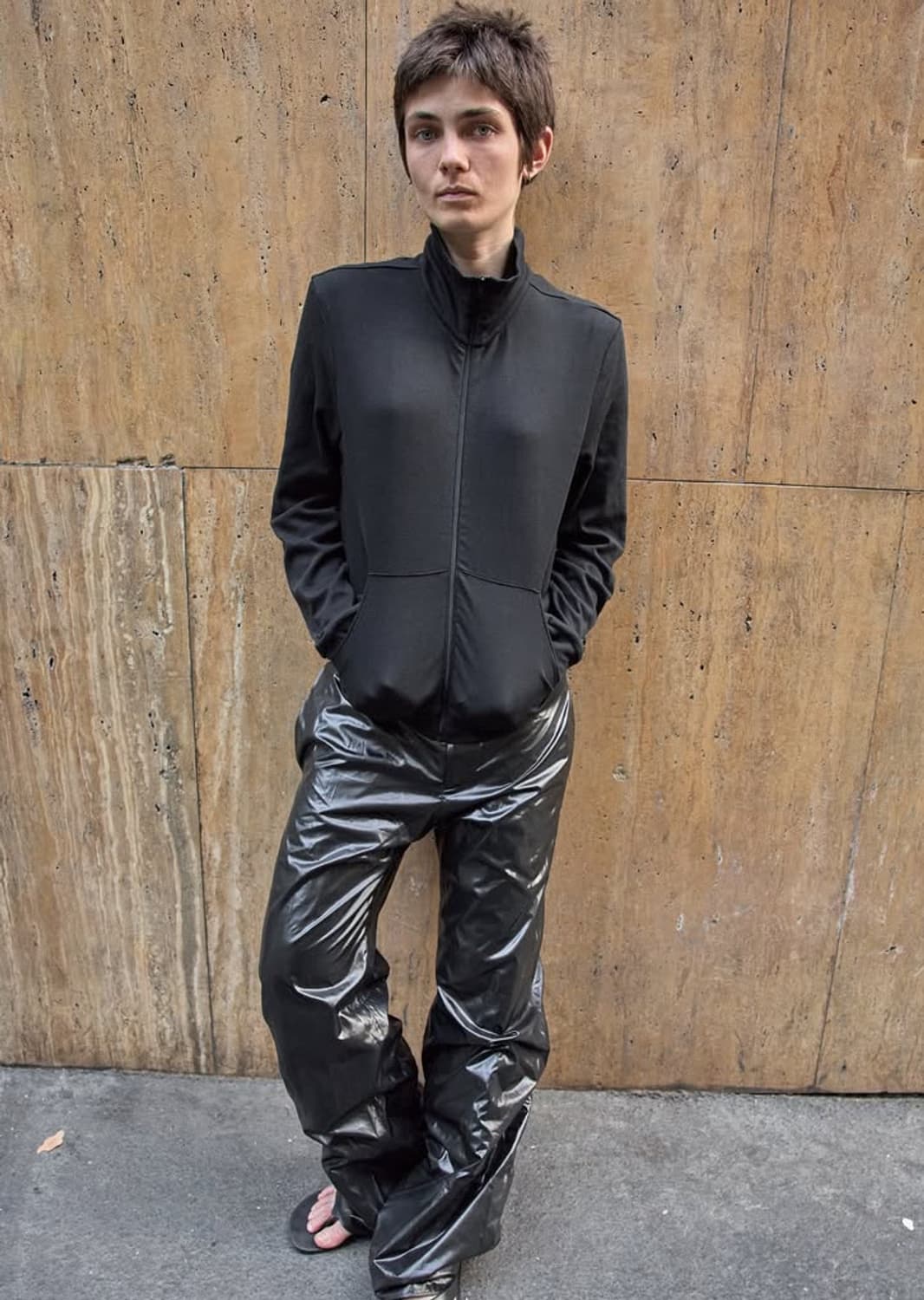 mudule neck zip black 상품이미지2