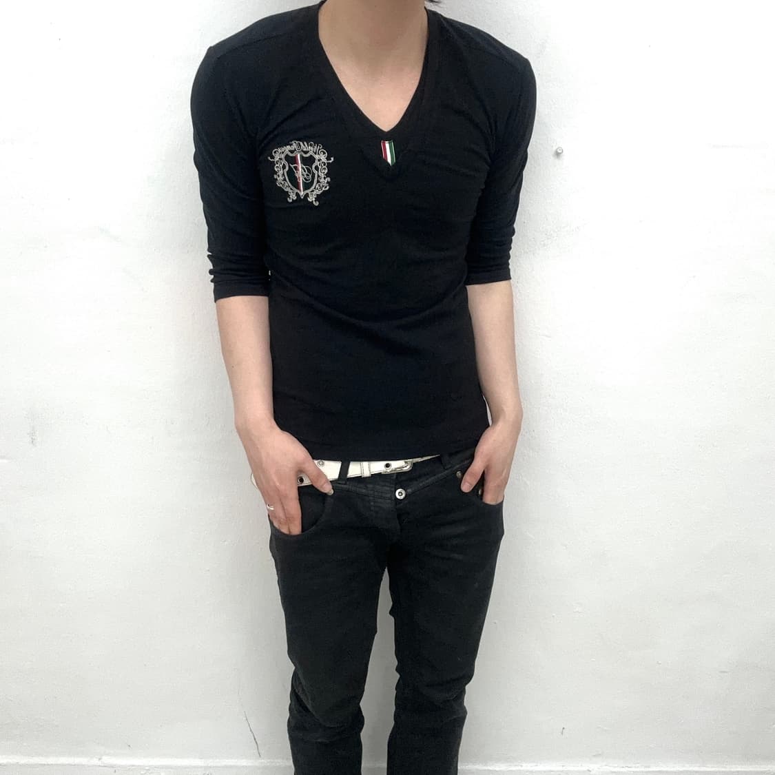In the attic embroidery v neck short 상품이미지1
