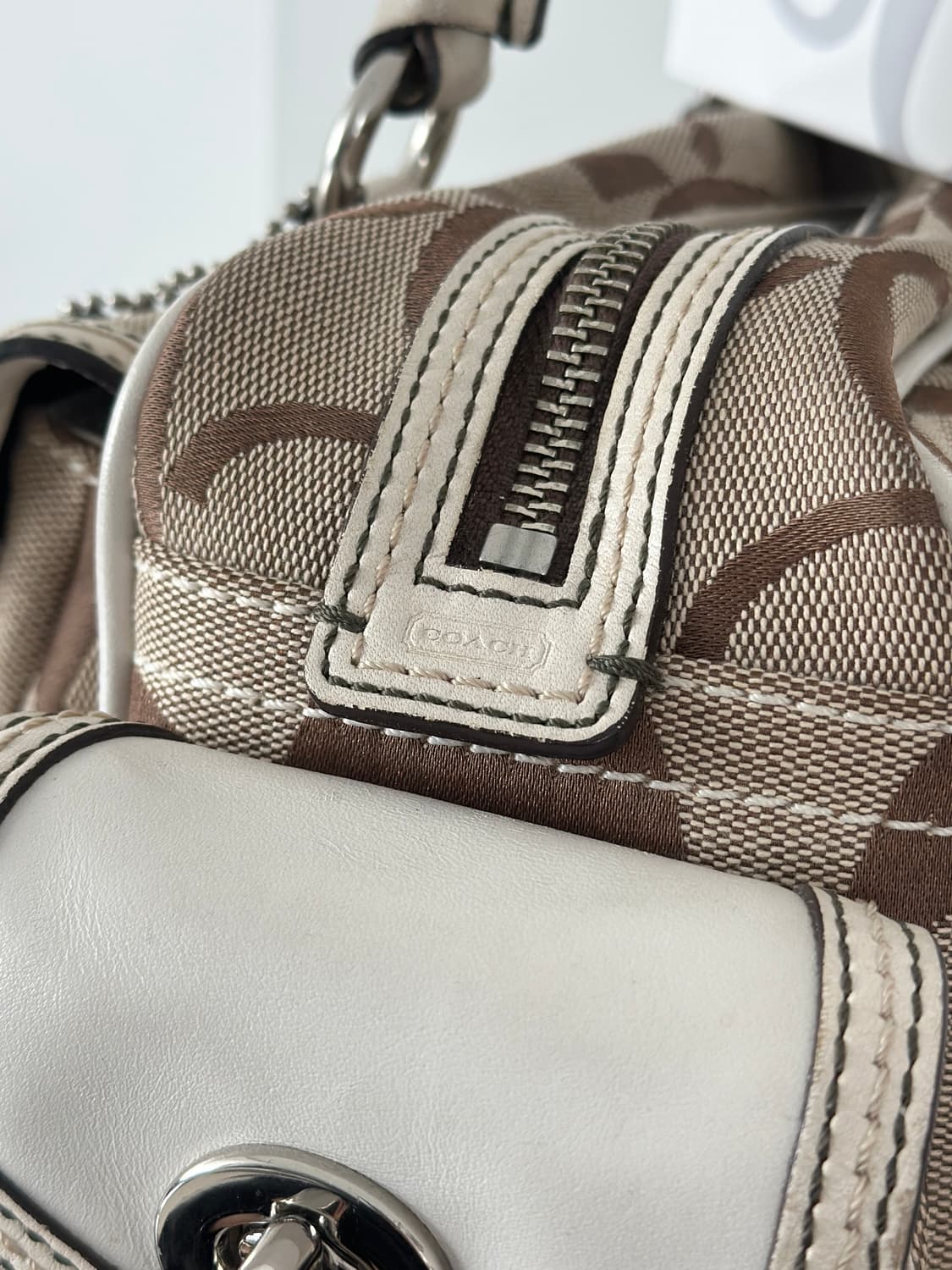 코치 자카드 멀티포켓 핸드백 상품이미지7