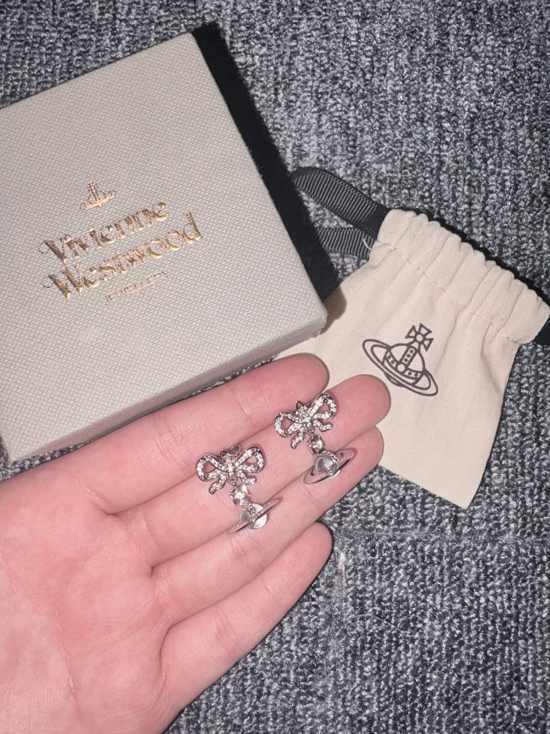 비비안웨스트우드 리본orb 귀걸이 판매 상품이미지1