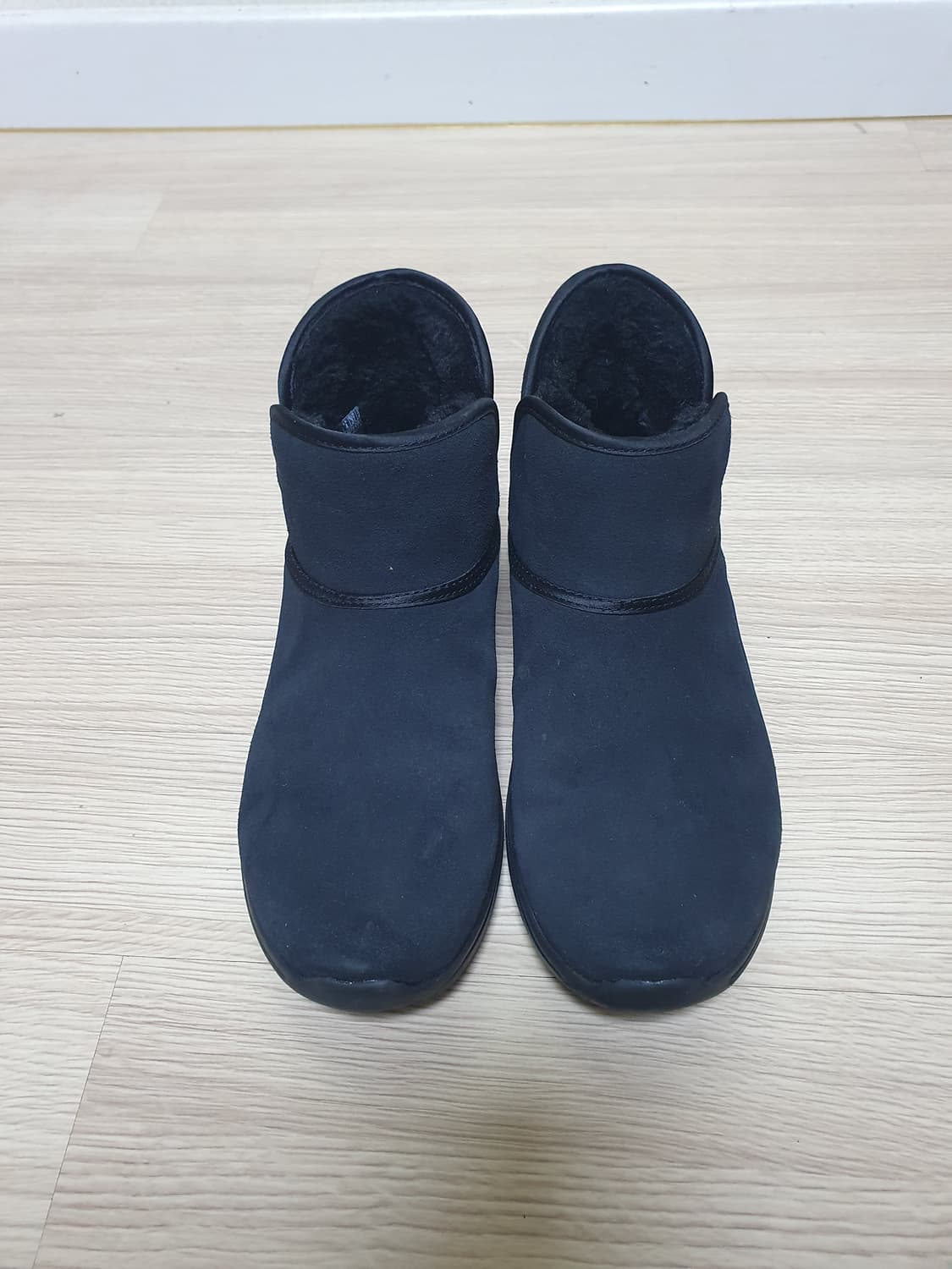 스케쳐스 블랙 털 안감 숏 부츠 240 상품이미지3