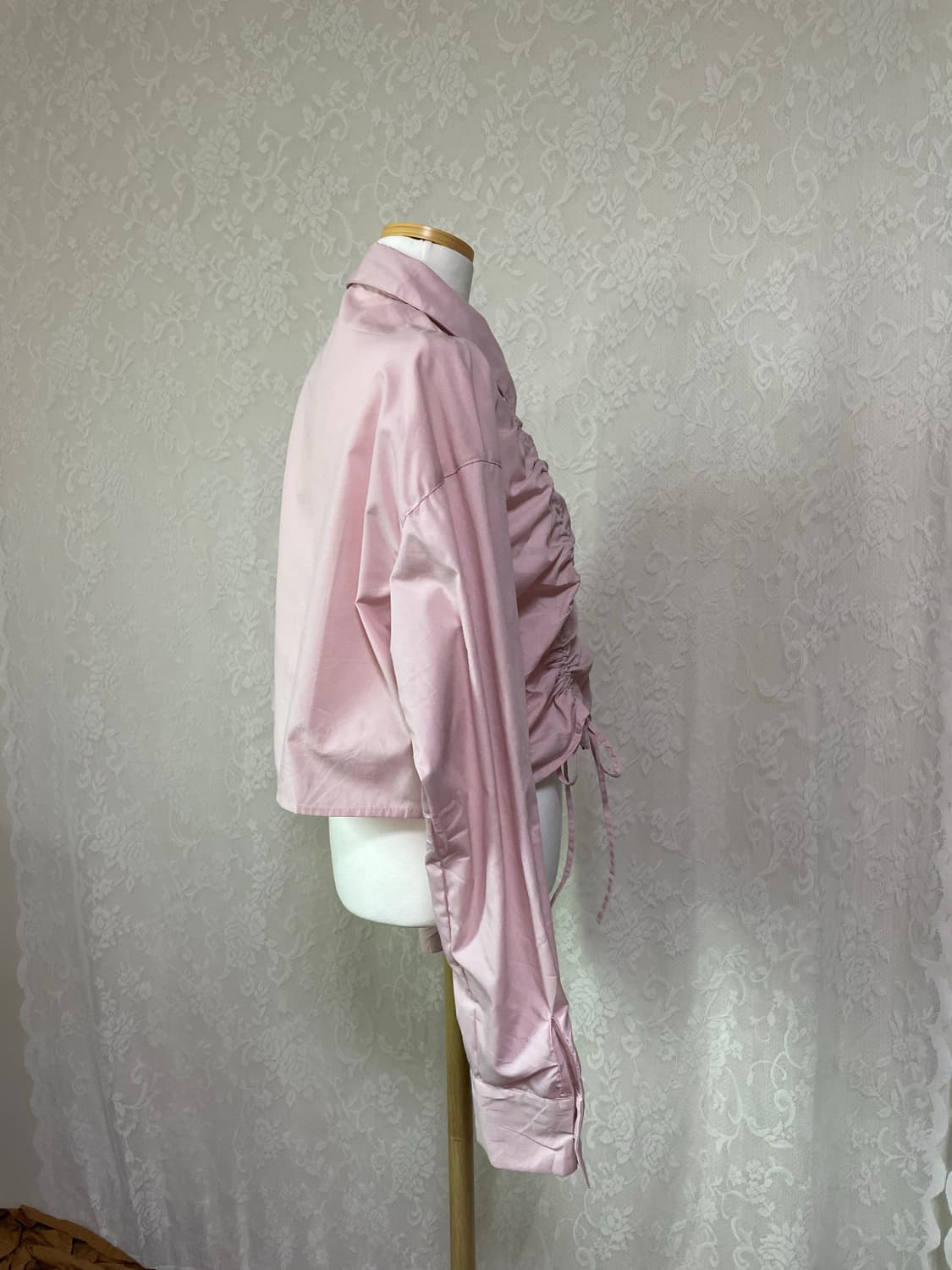     핑크 셔링 크롭 셔츠 블라우스 상품이미지3