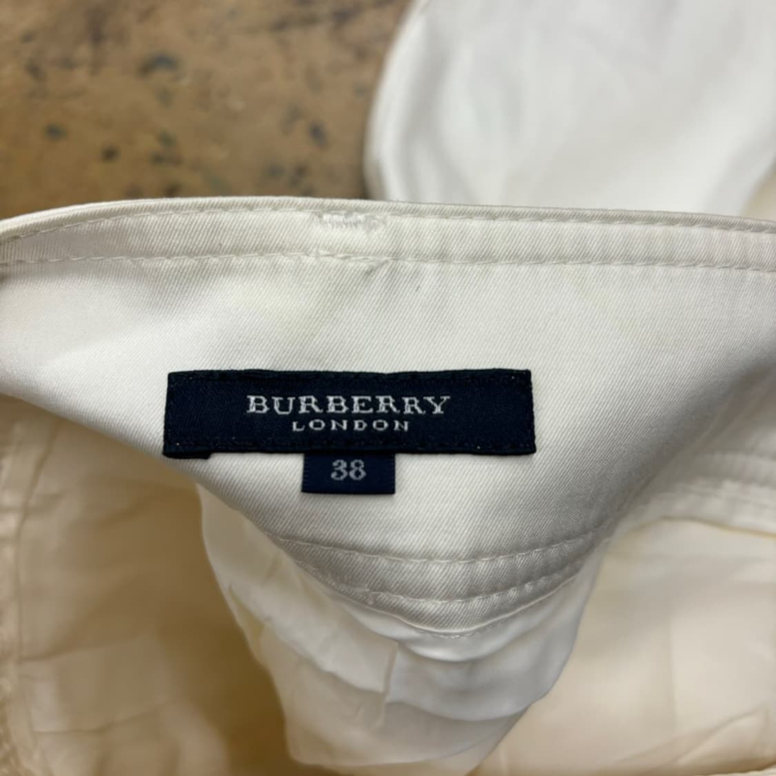 [정품/38] 버버리 화이트 플리츠 미디 스커트 상품이미지4
