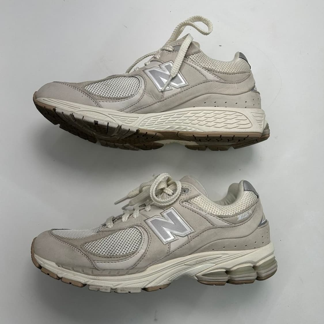 뉴발란스 2002R 화이트 아이보리 운동화 270 상품이미지2