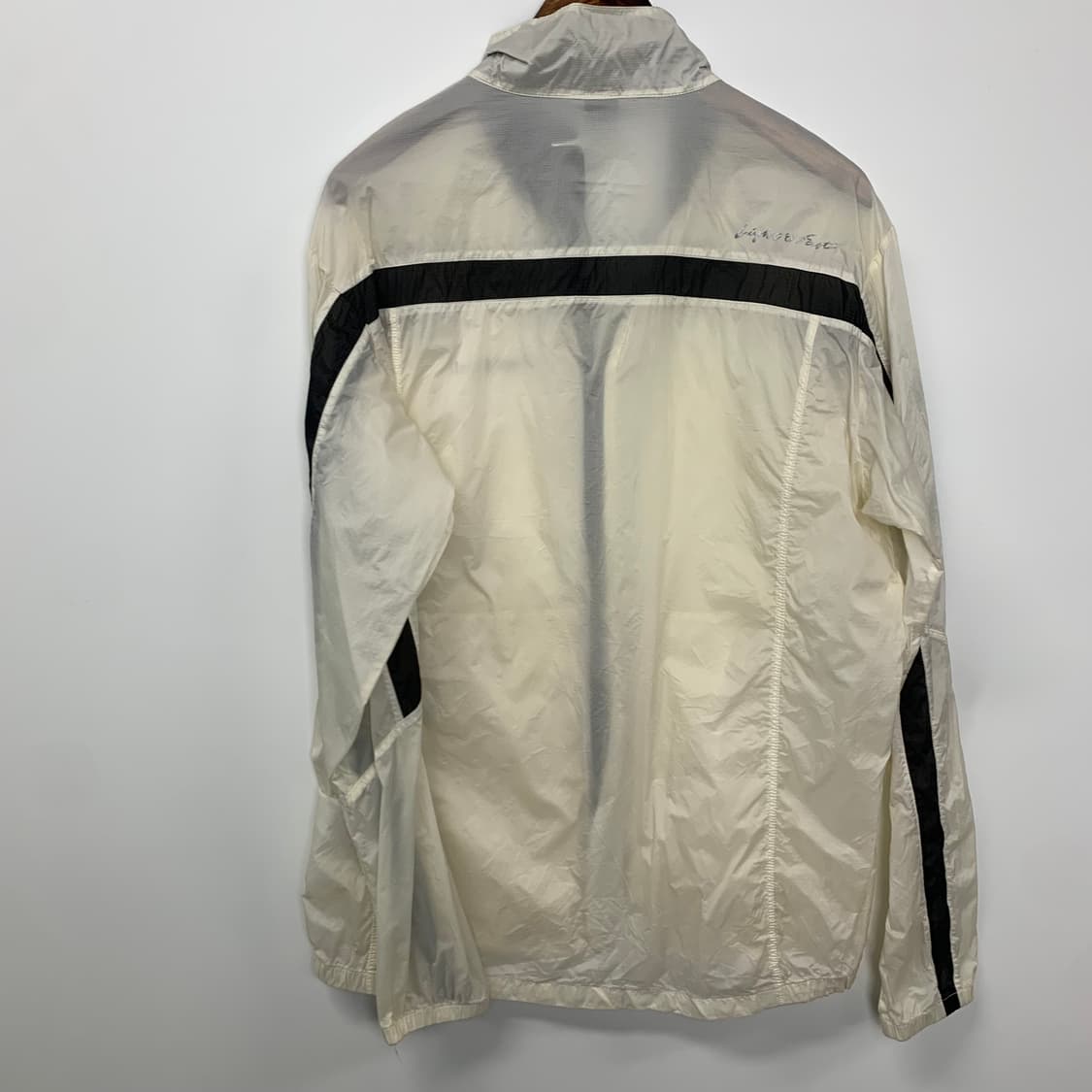 몽벨 아이보리 배색 경량 바람막이 자켓 상품이미지3