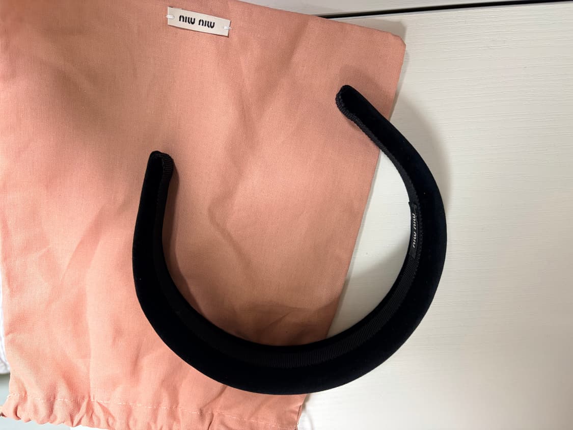 미우미우 벨벳 머리띠(정품) 상품이미지3