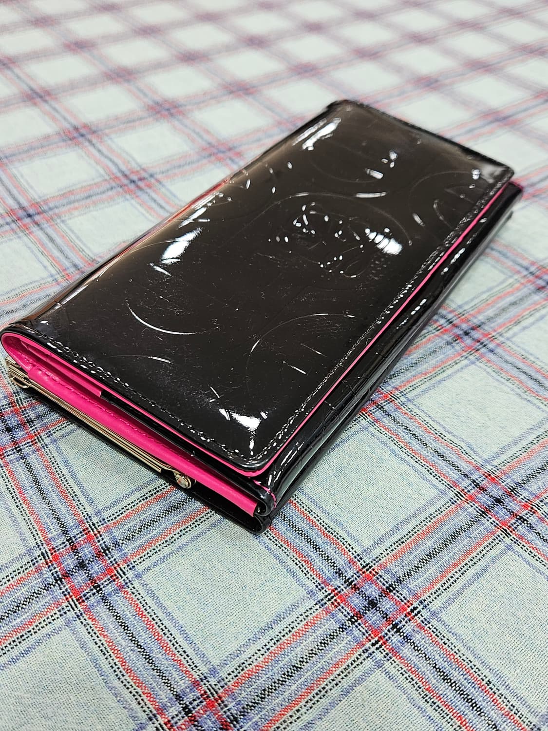 루이까또즈 검정 에나멜 장지갑  상품이미지9