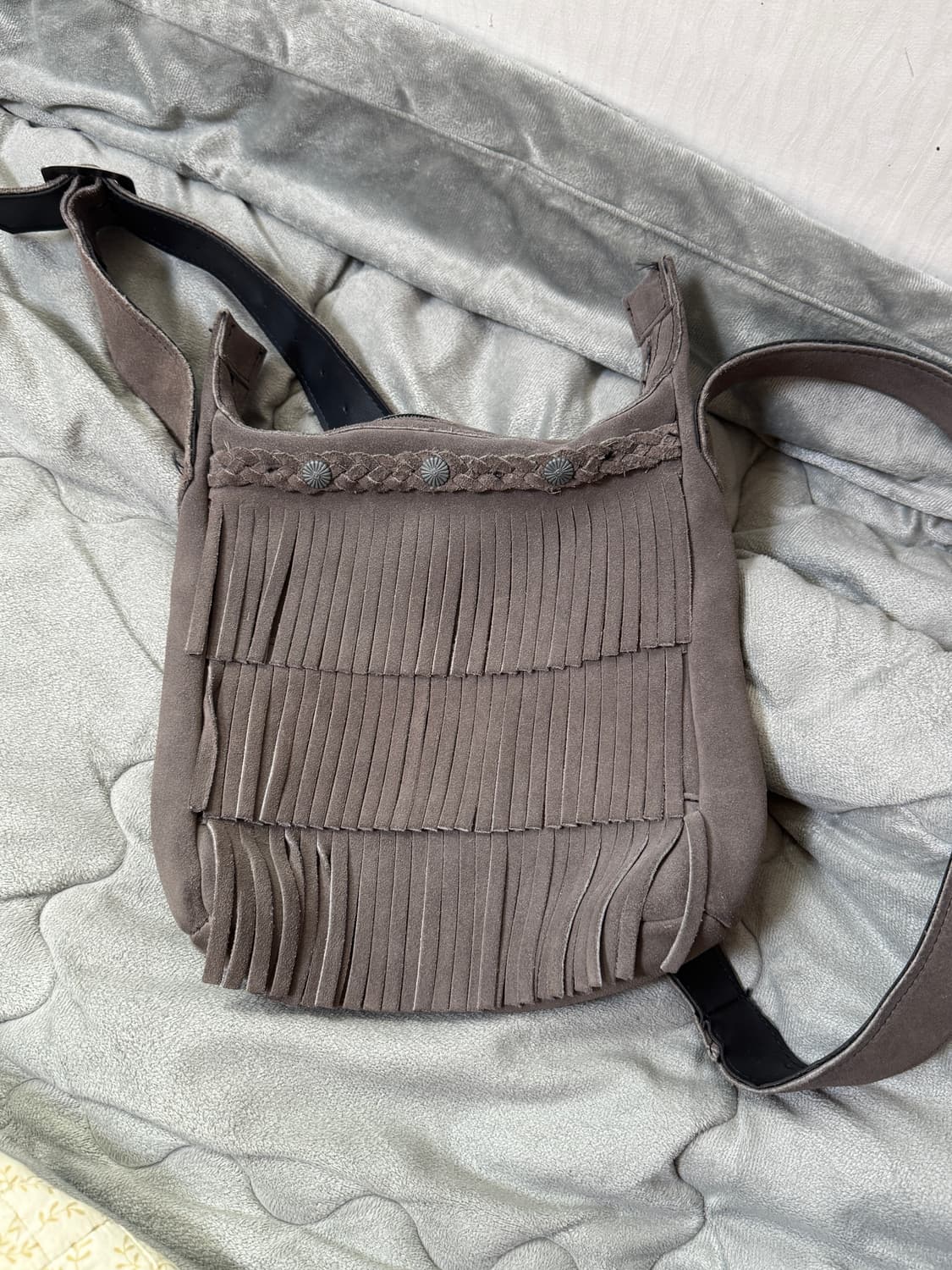 미네통카 프린지 크로스백 상품이미지1