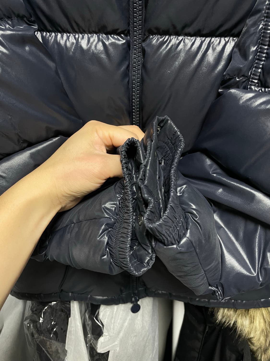 [1사이즈] 몽클레어 에크린스 쇼트 다운 패딩 자켓 네이비 상품이미지3