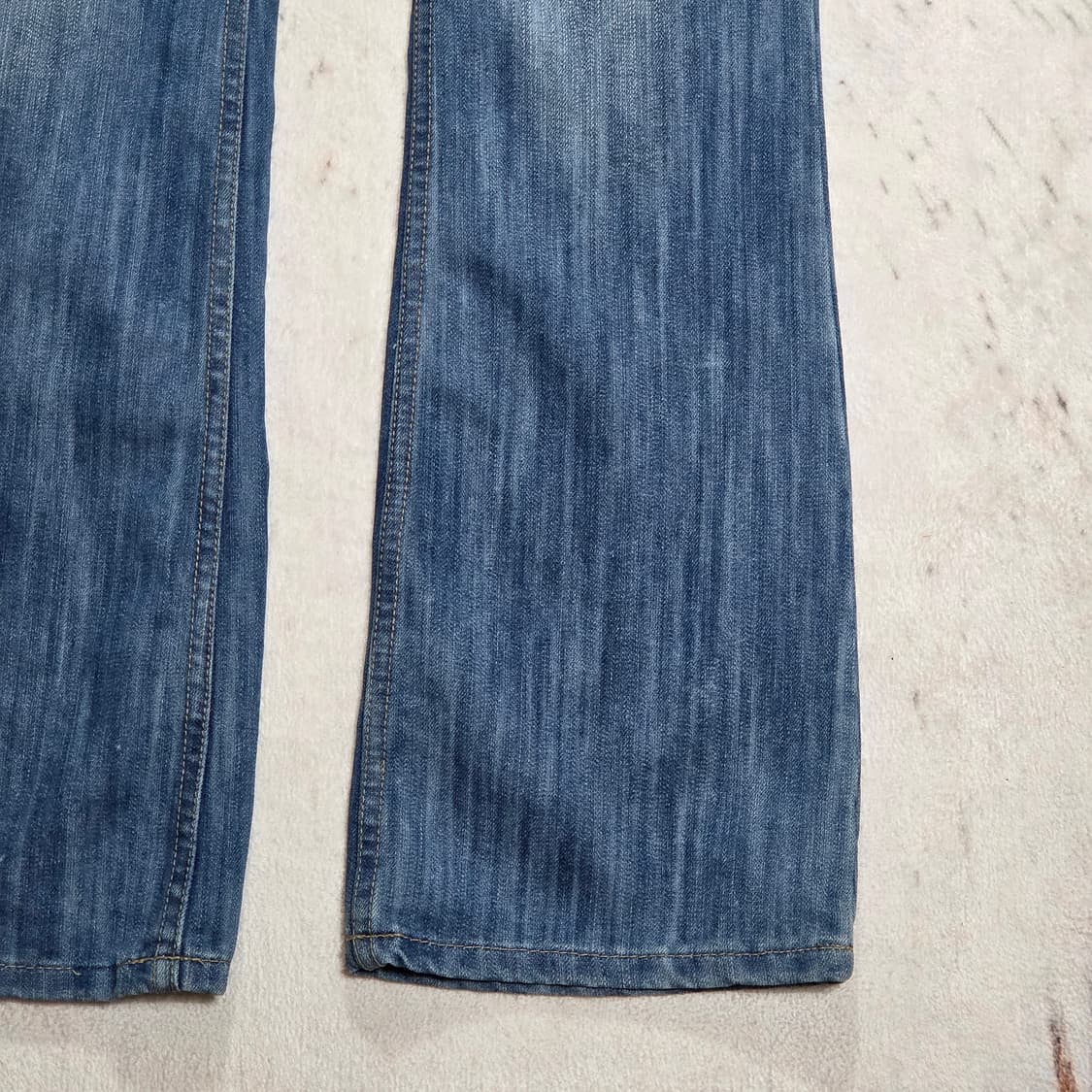 백 포켓 자수 로우라이즈 부츠컷 데님 팬츠 상품이미지6