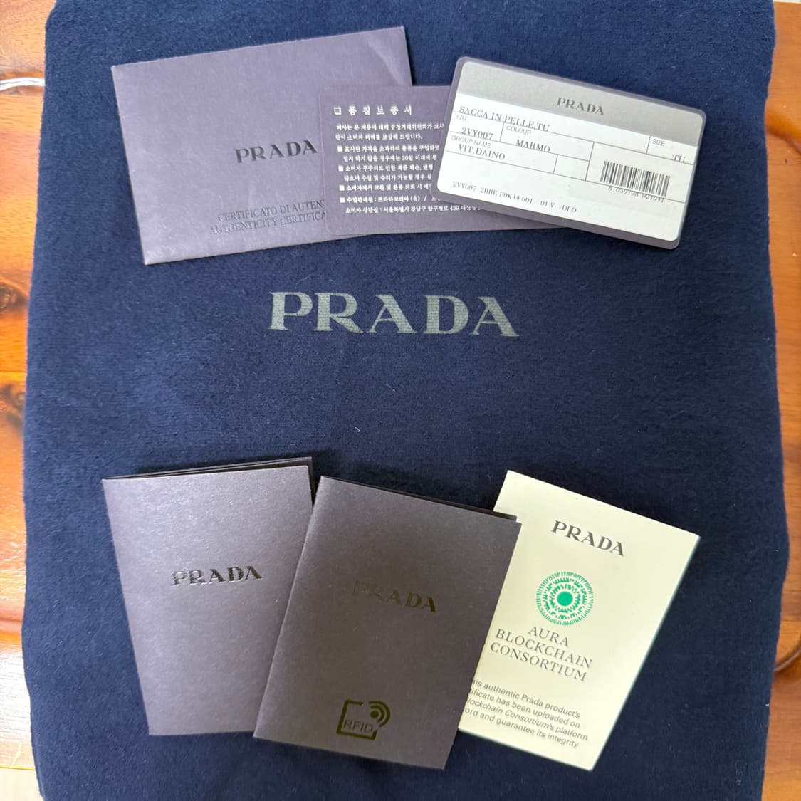 프라다 레더 트라이앵글 백 상품이미지10