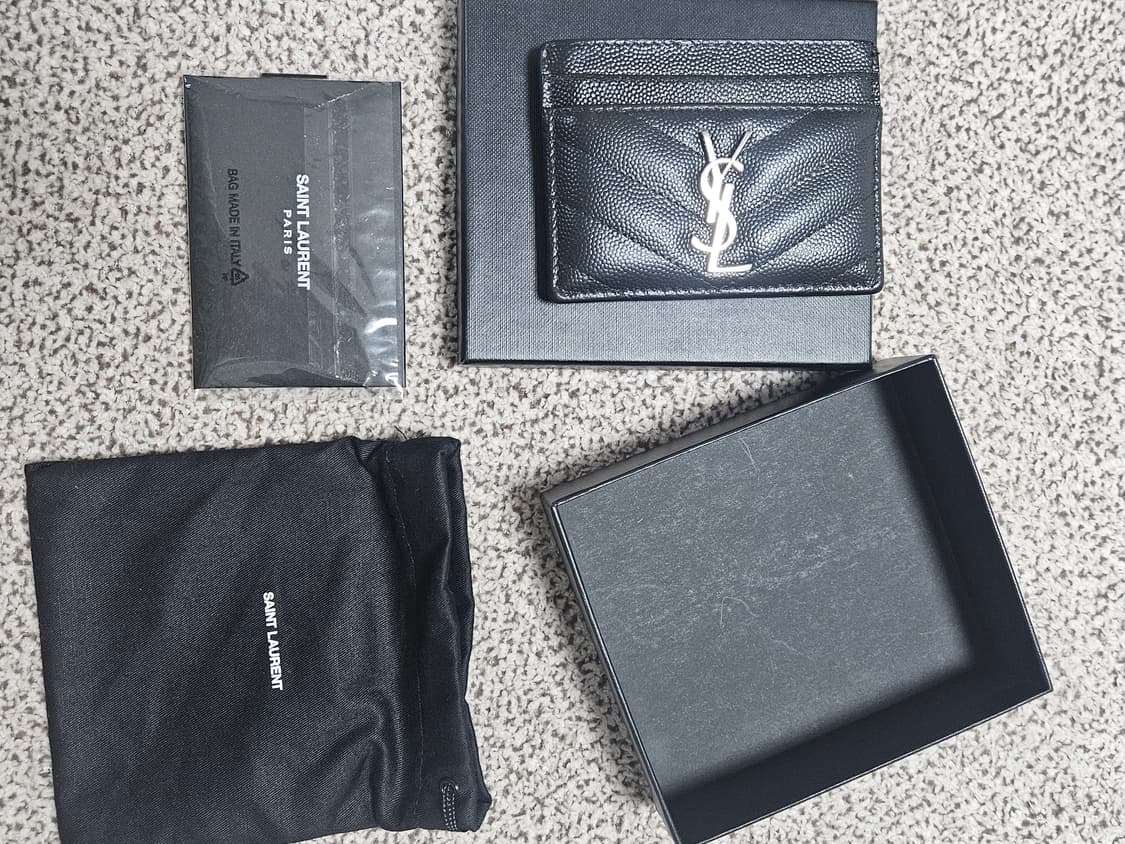 생로랑 모노그램 마틀라세 카드 케이스 (은장) 상품이미지1