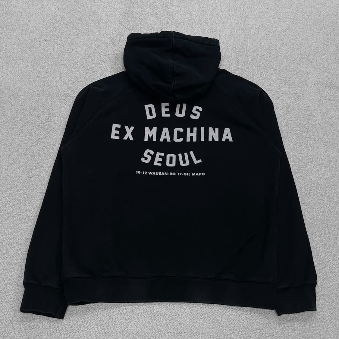데우스엑스마키나 서울 어드레스 후드티 블랙 상품이미지1