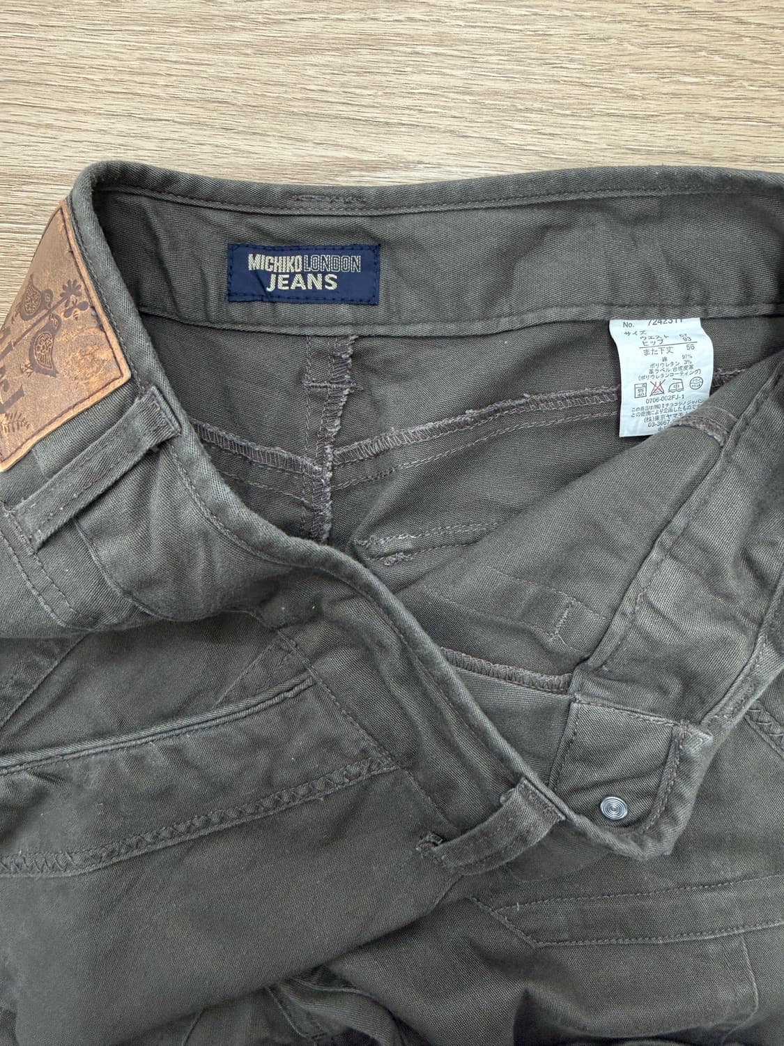 빈티지 MICHIKO LONDON 브라운 라인 롱 카프리 팬츠 상품이미지7