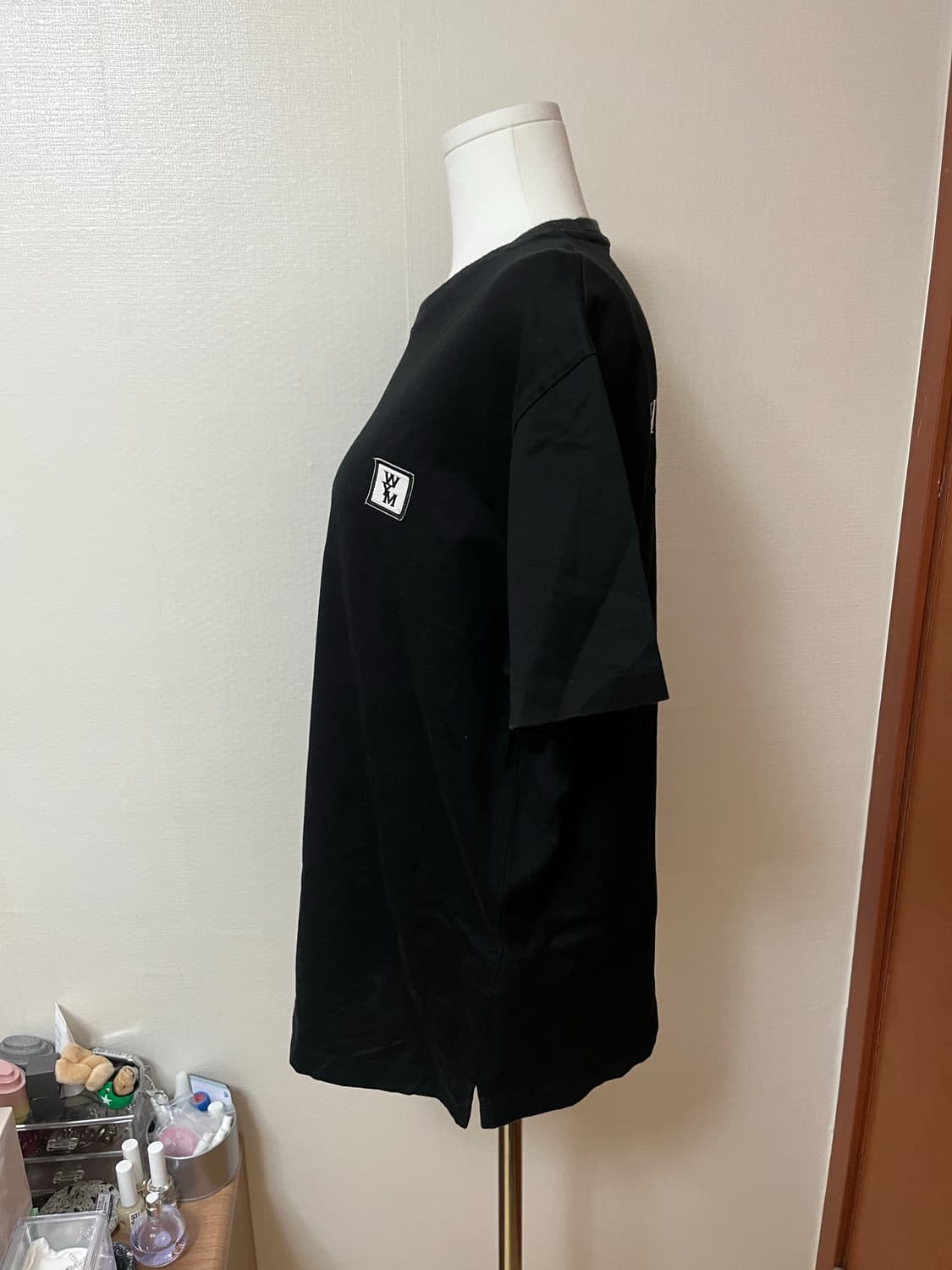 우영미 코튼 백로고 티셔츠 블랙 상품이미지2