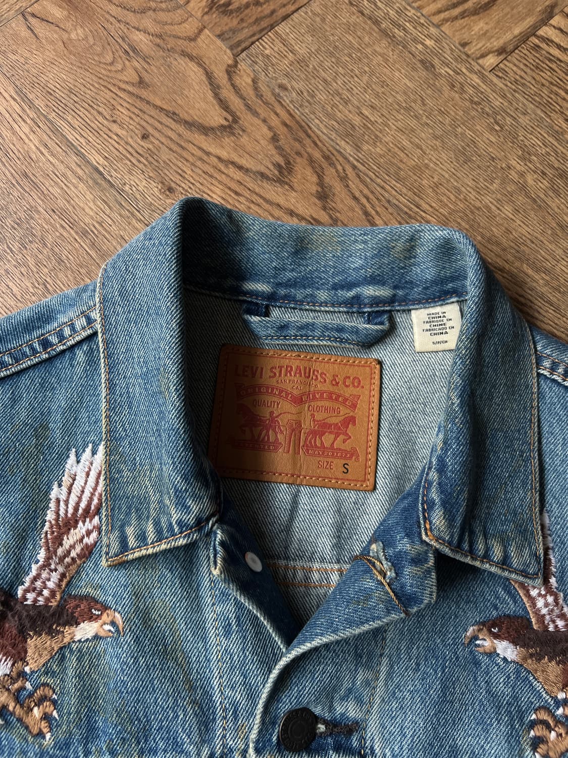 [S]리바이스 수베니어 자수 데님 트러커 자켓 상품이미지3