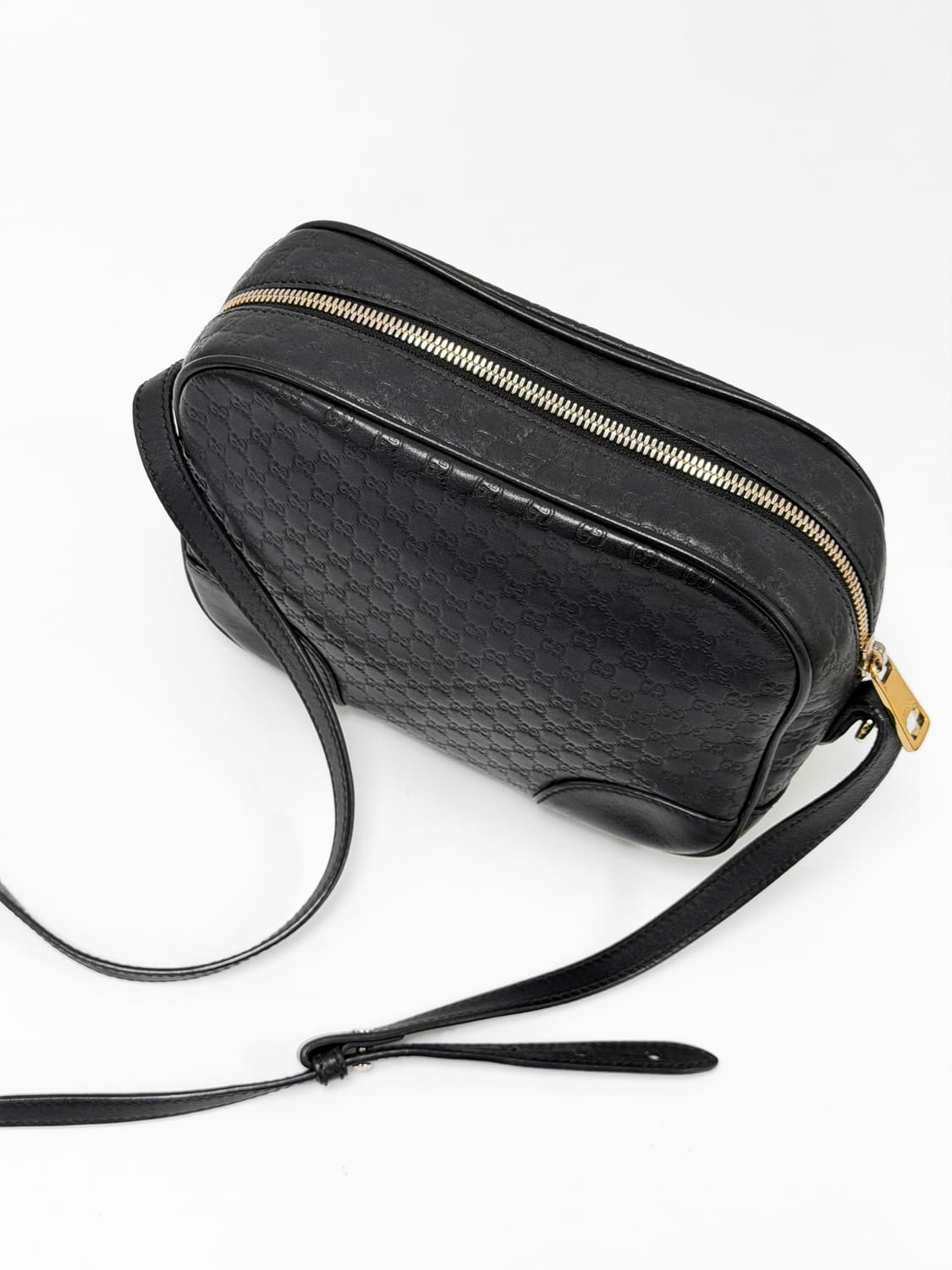 구찌 GG 마이크로 시마 레더 디스코 크로스백 상품이미지4