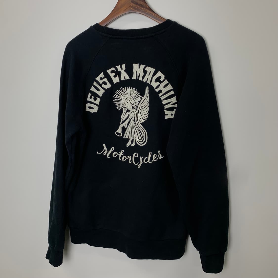 데우스 데빌 빅로고 블랙 맨투맨 상품이미지4