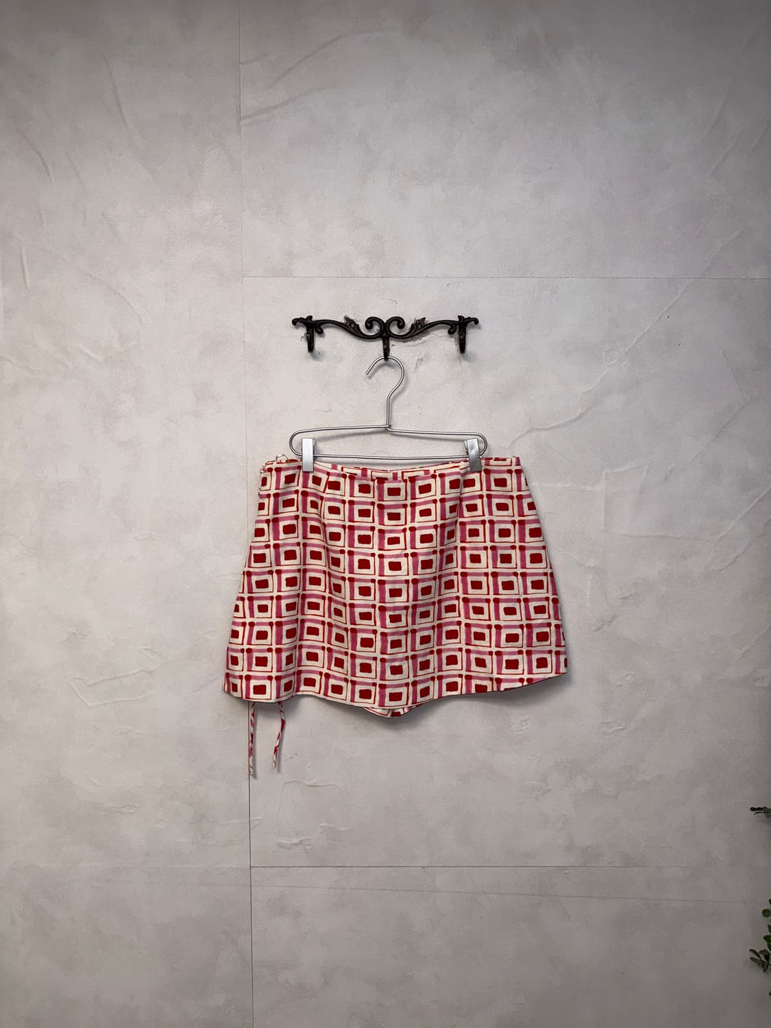 Strawberry geometric squares laceup sk 상품이미지3