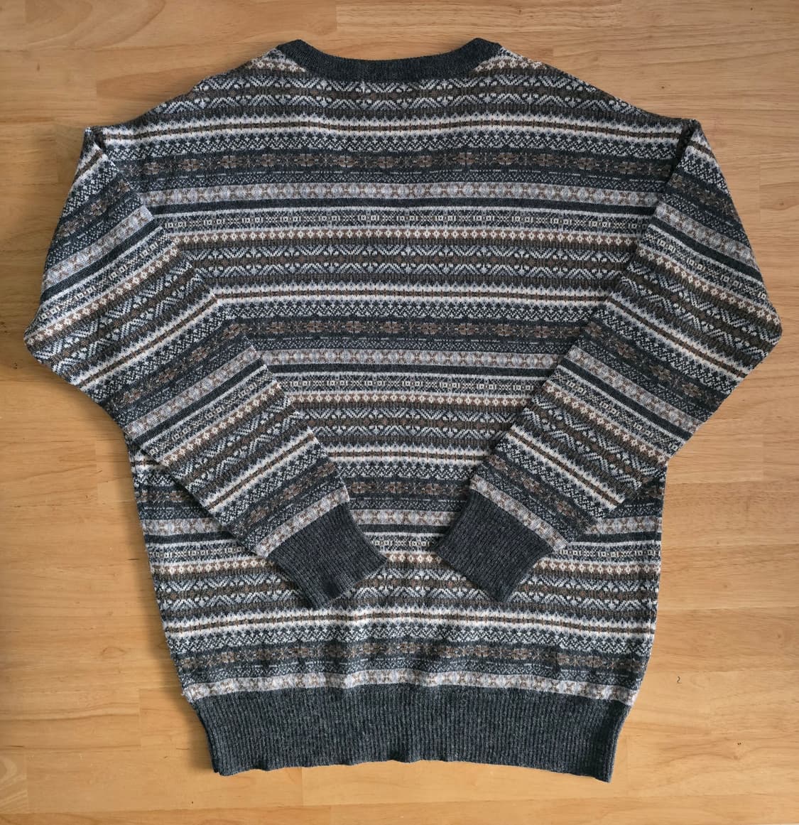 울블렌드 페어아일 V넥 니트 상품이미지4