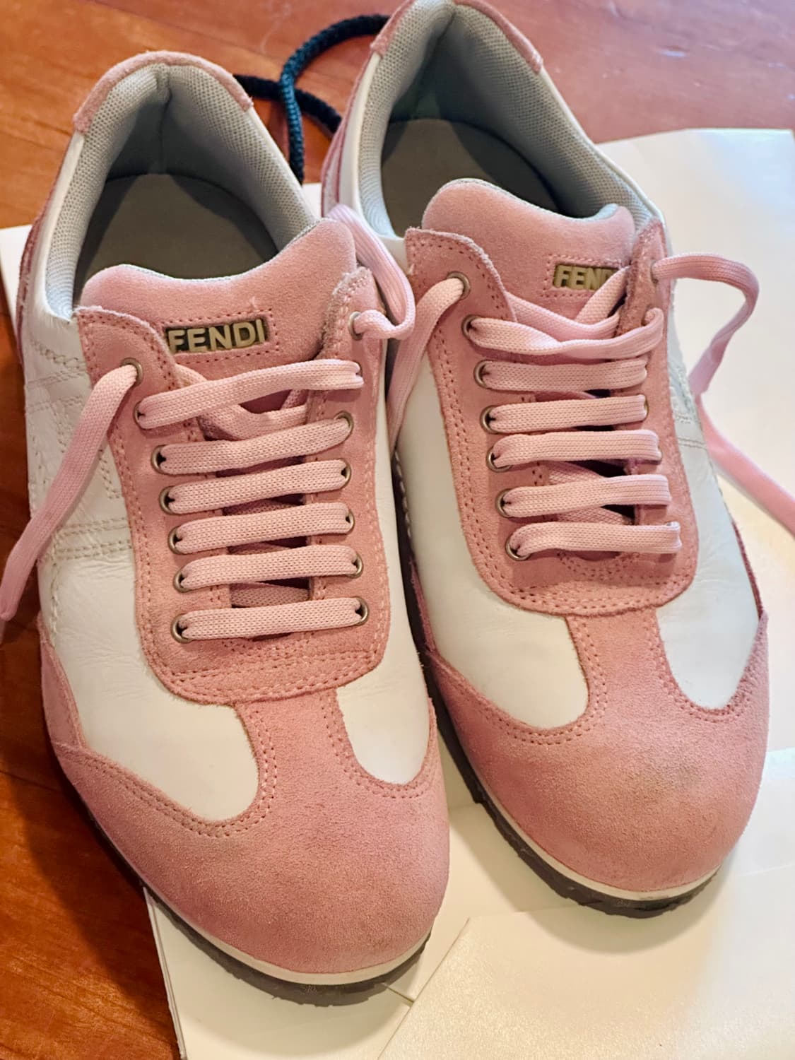 Fendi 펜디 핑크스웨이드 스니커즈 38(250mm) 상품이미지1