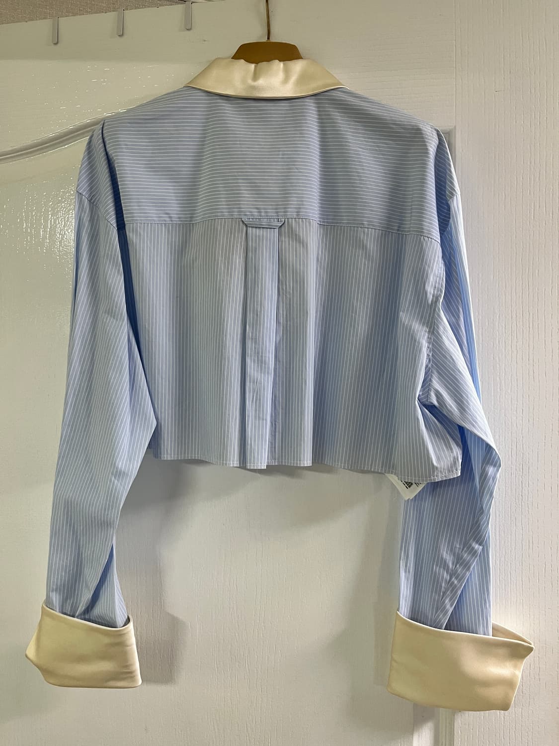 미우미우 스트라이프 배색 크롭 셔츠 38 상품이미지4