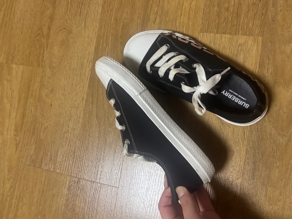 버버리 스니커즈 블랙 상품이미지2