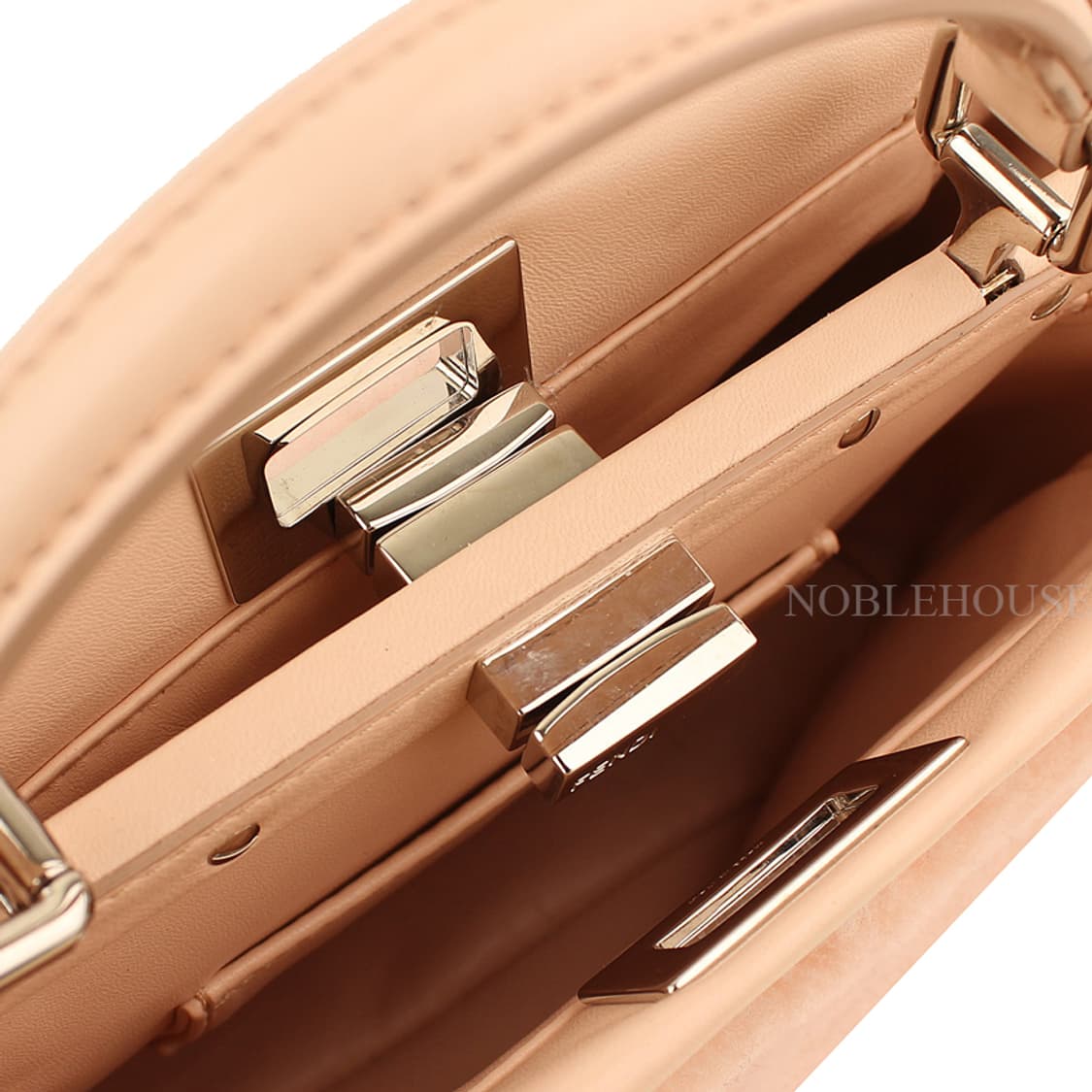 펜디 피카부 베이비핑크 양털 은장 미니 크로스백 상품이미지5