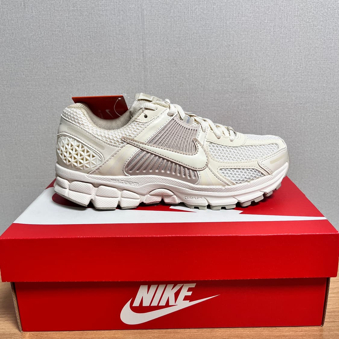 [새상품/235] 나이키 줌 보메로 5 페일 아이보리 샌드드리프트 상품이미지7