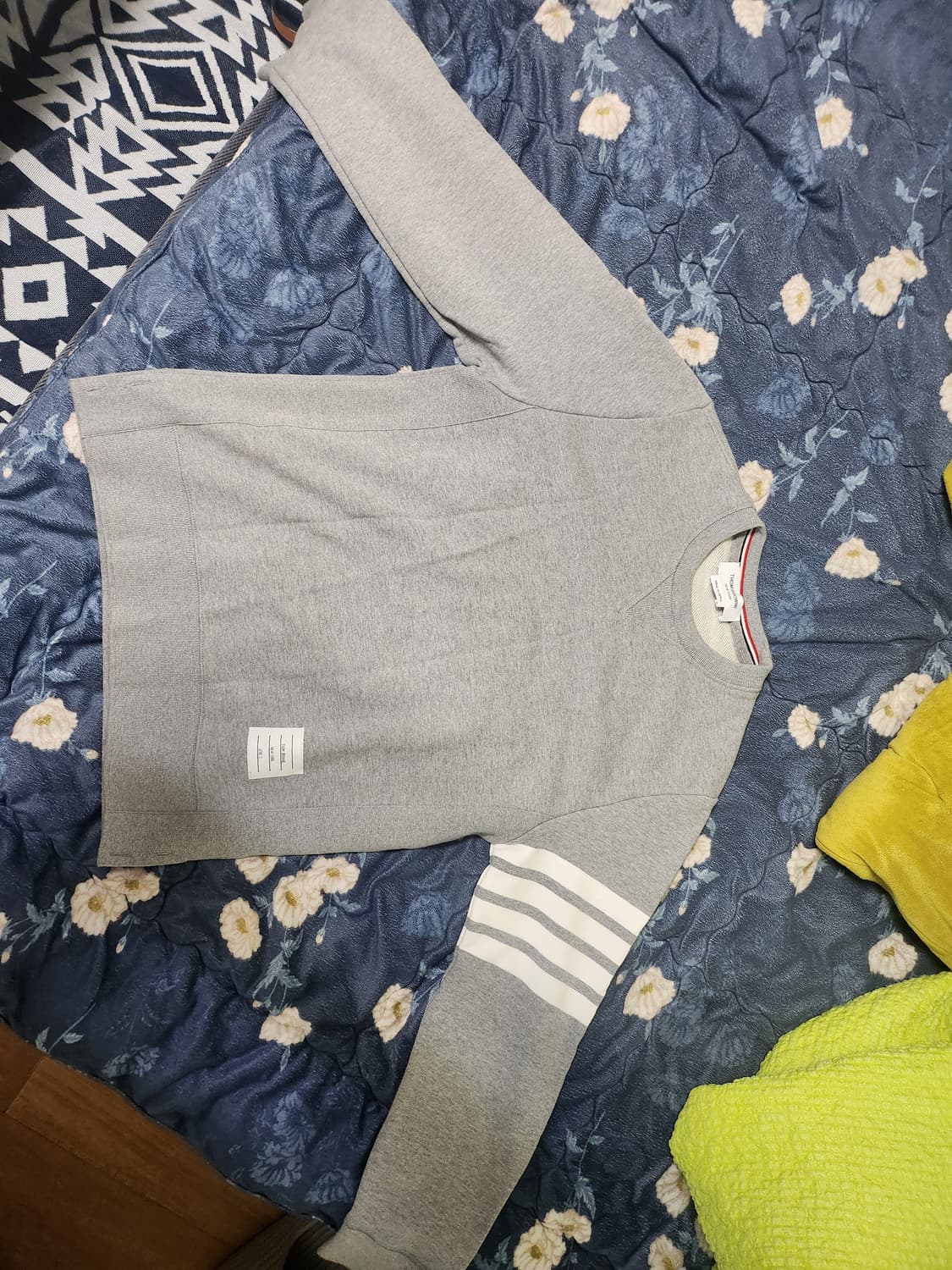 톰브라운 엔지니어드 사선 스웨트셔츠 라이트 그레이 상품이미지3