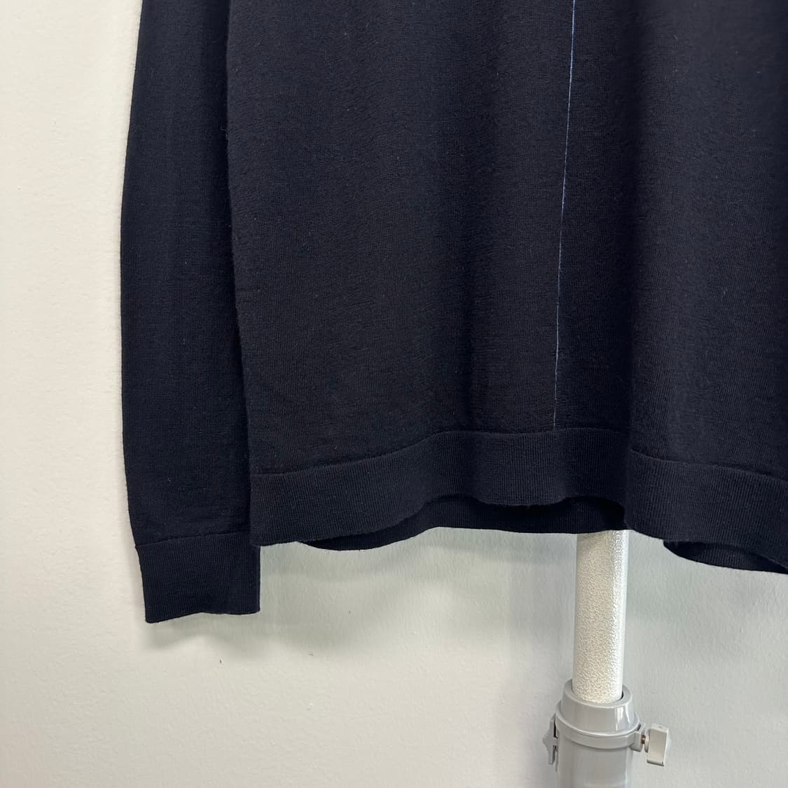 코스 라인 디자인 메리노울 니트 상품이미지4