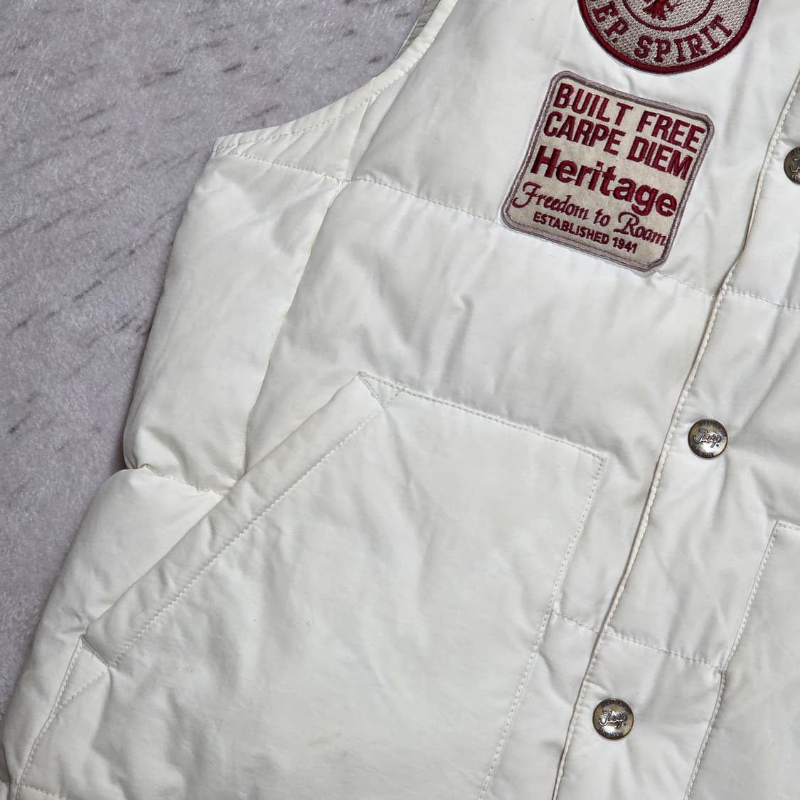 지프 덕다운 화이트 패치 패딩 베스트 상품이미지3