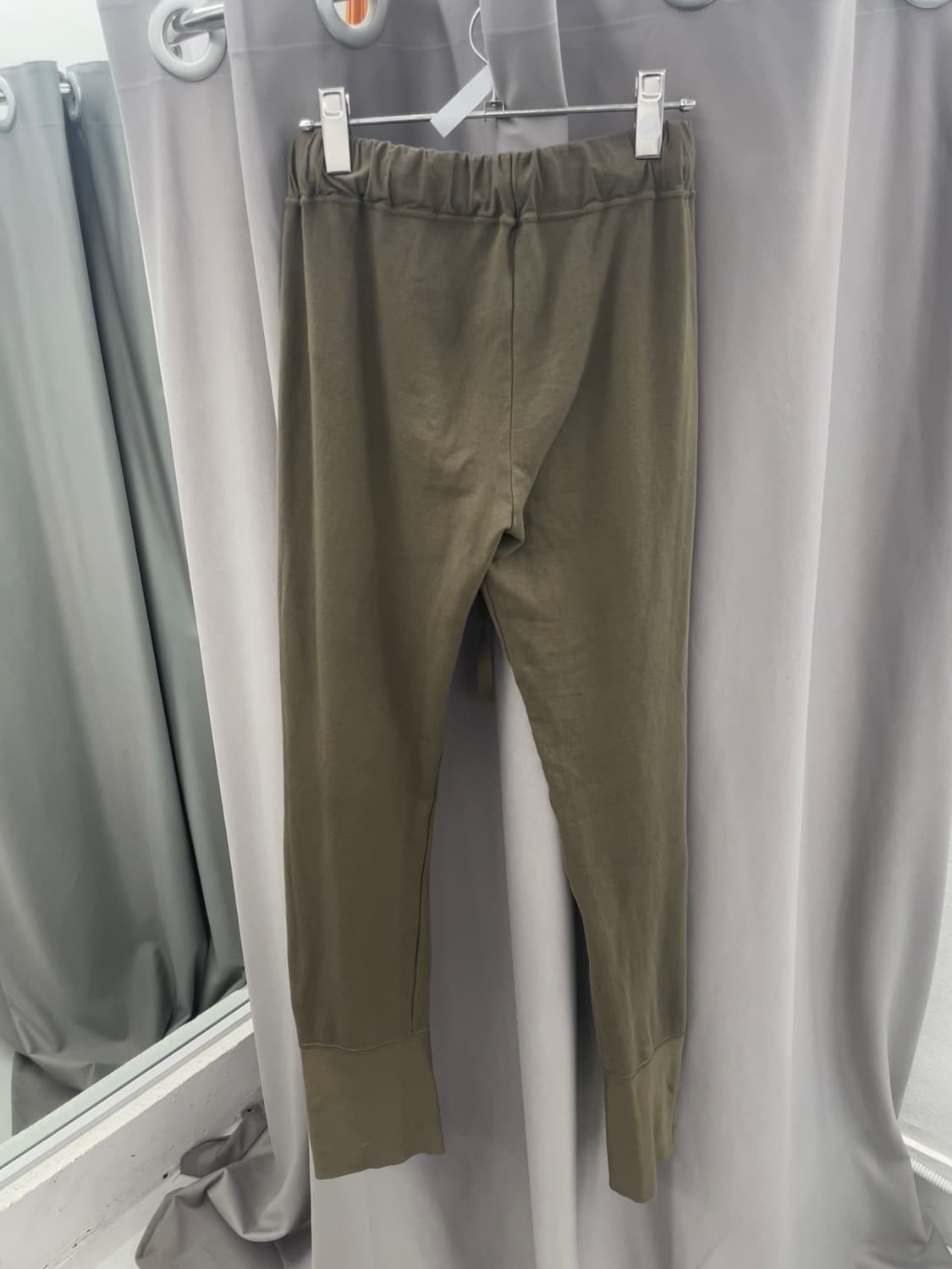 밑단 스냅 트레이닝 배기팬츠  상품이미지4