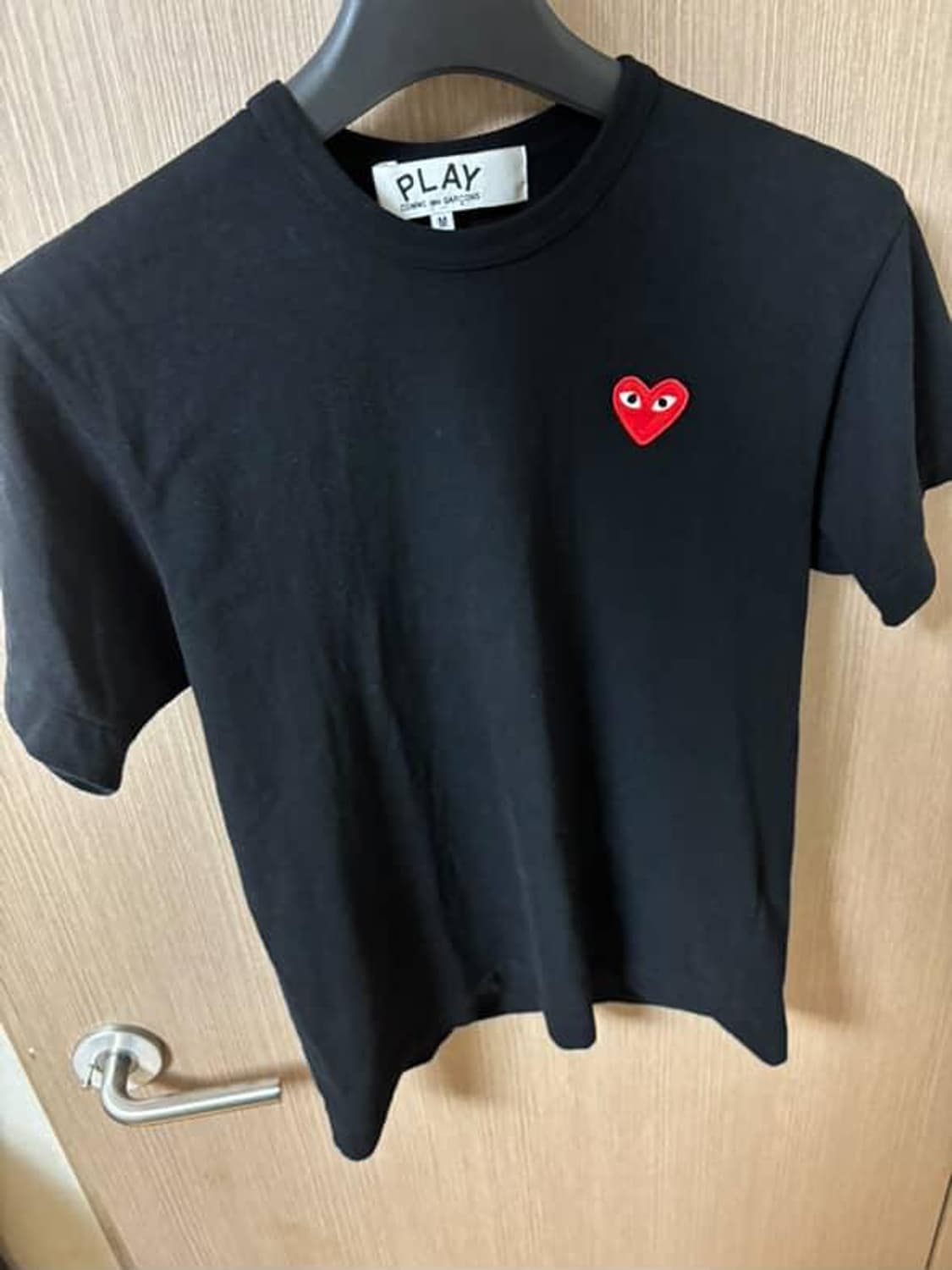꼼데가르송 레드 하트 티셔츠 블랙 상품이미지1