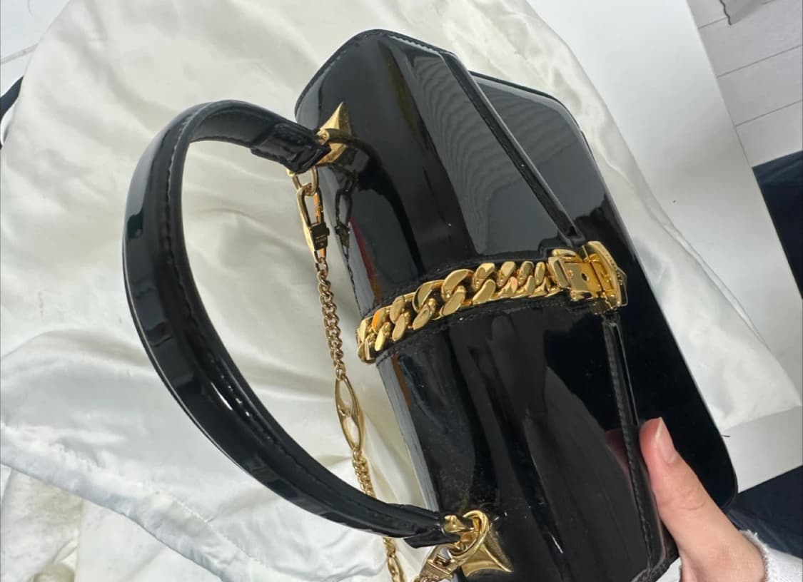 구찌 실비 1969 블랙 페이턴트 백 판매합니다. 상품이미지4