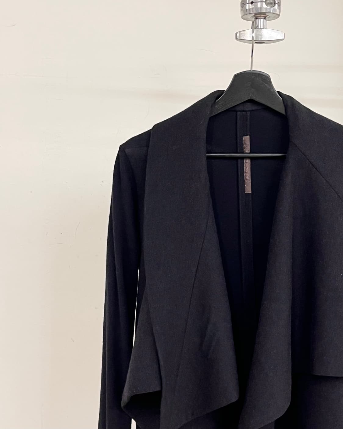 릭오웬스 블랙 릴리즈 드레이프 자켓 상품이미지3